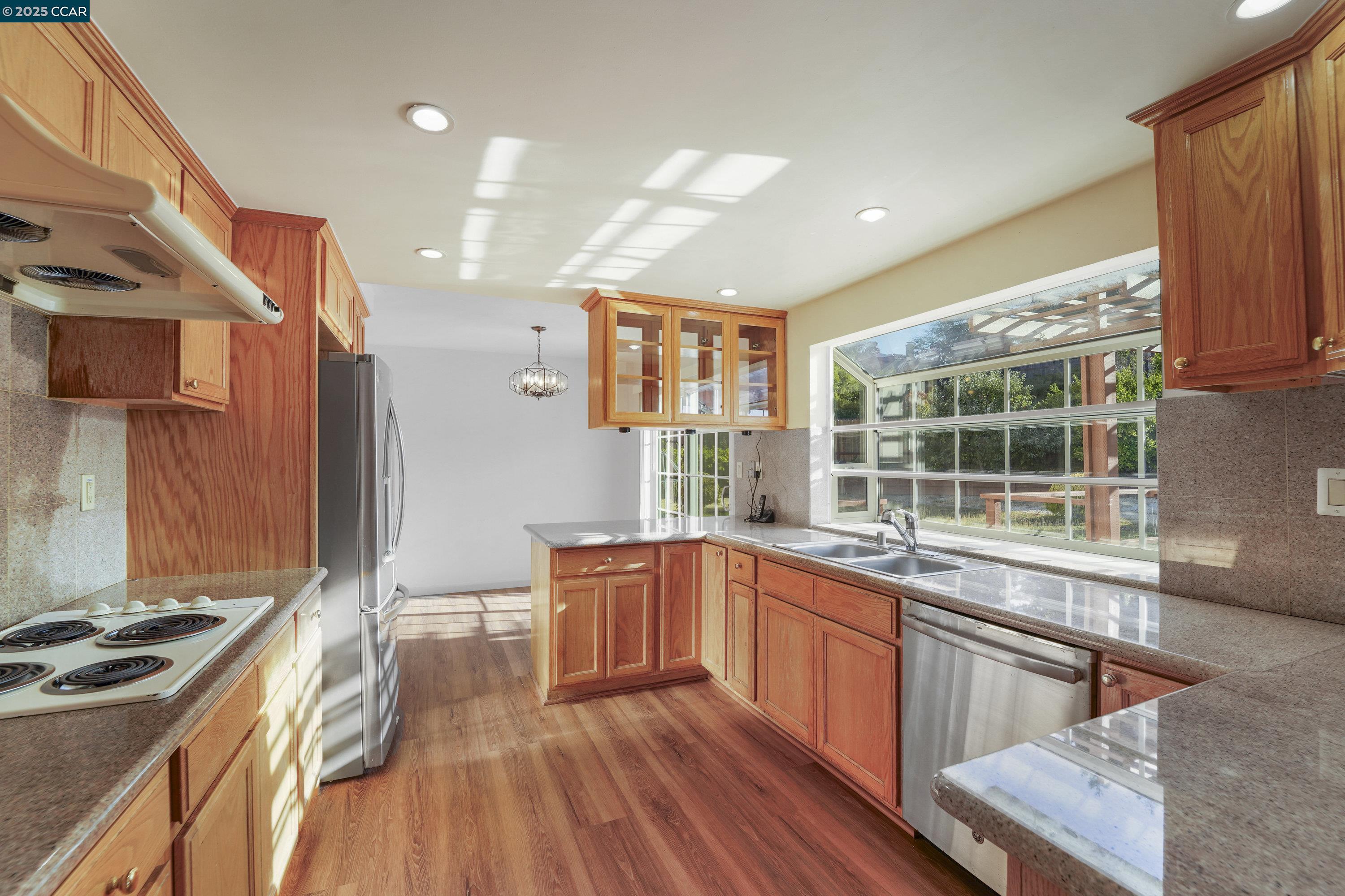 Detail Gallery Image 19 of 32 For 5160 Heavenly Ridge Ln, El Sobrante,  CA 94803 - 4 Beds | 3 Baths
