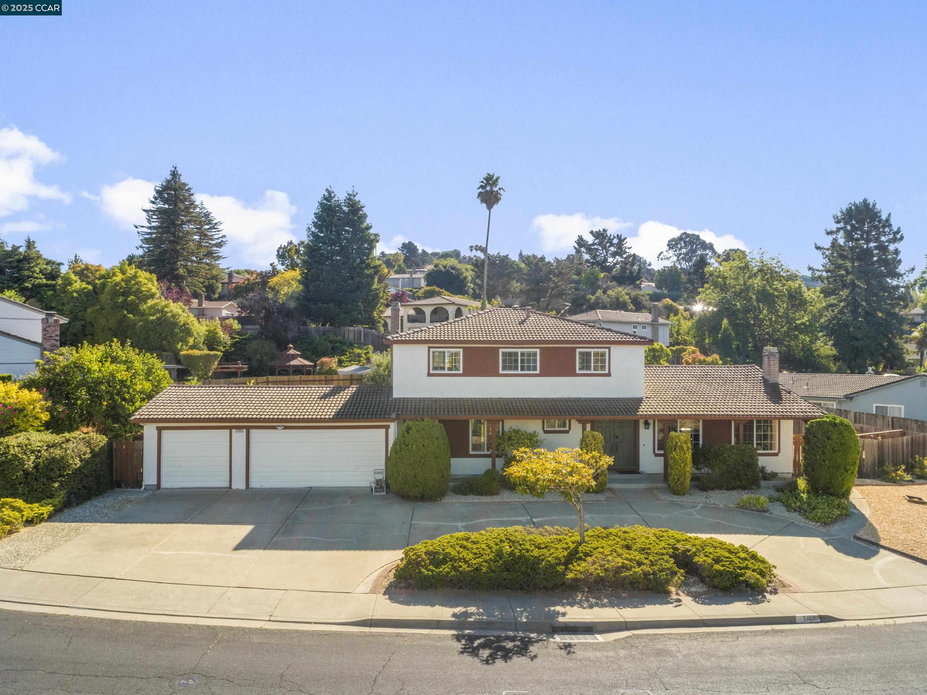 Detail Gallery Image 3 of 32 For 5160 Heavenly Ridge Ln, El Sobrante,  CA 94803 - 4 Beds | 3 Baths