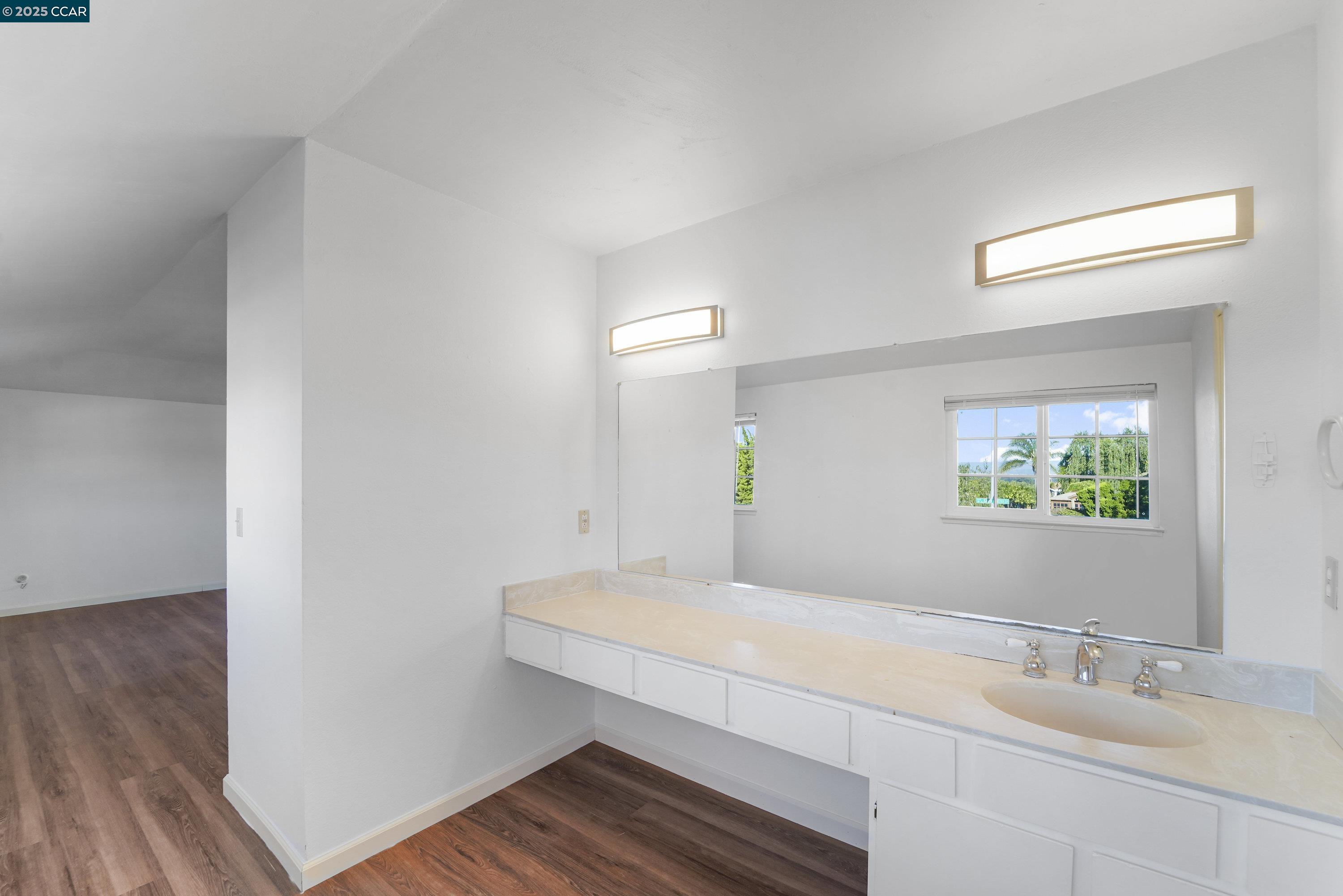 Detail Gallery Image 27 of 32 For 5160 Heavenly Ridge Ln, El Sobrante,  CA 94803 - 4 Beds | 3 Baths