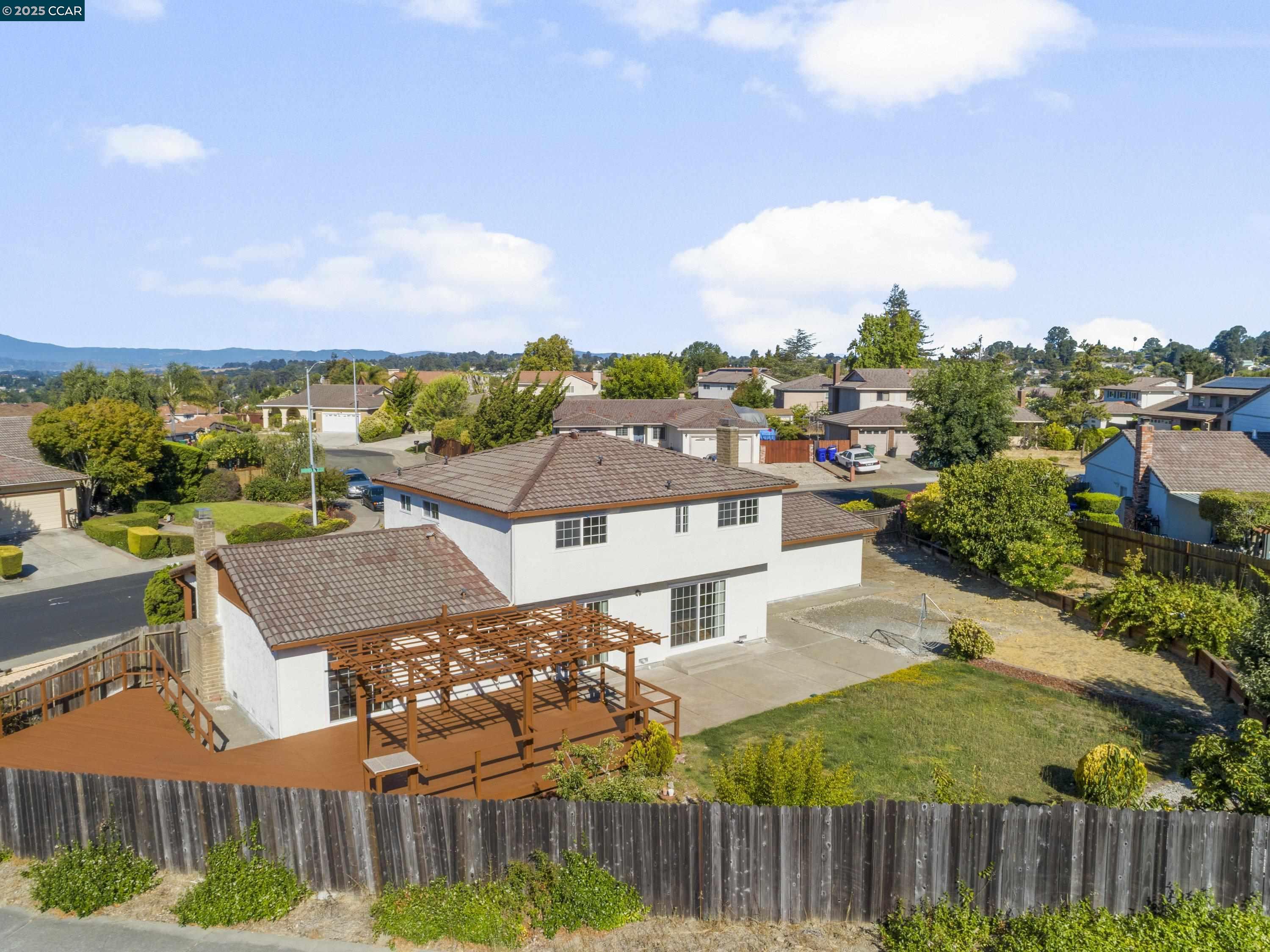 Detail Gallery Image 5 of 32 For 5160 Heavenly Ridge Ln, El Sobrante,  CA 94803 - 4 Beds | 3 Baths