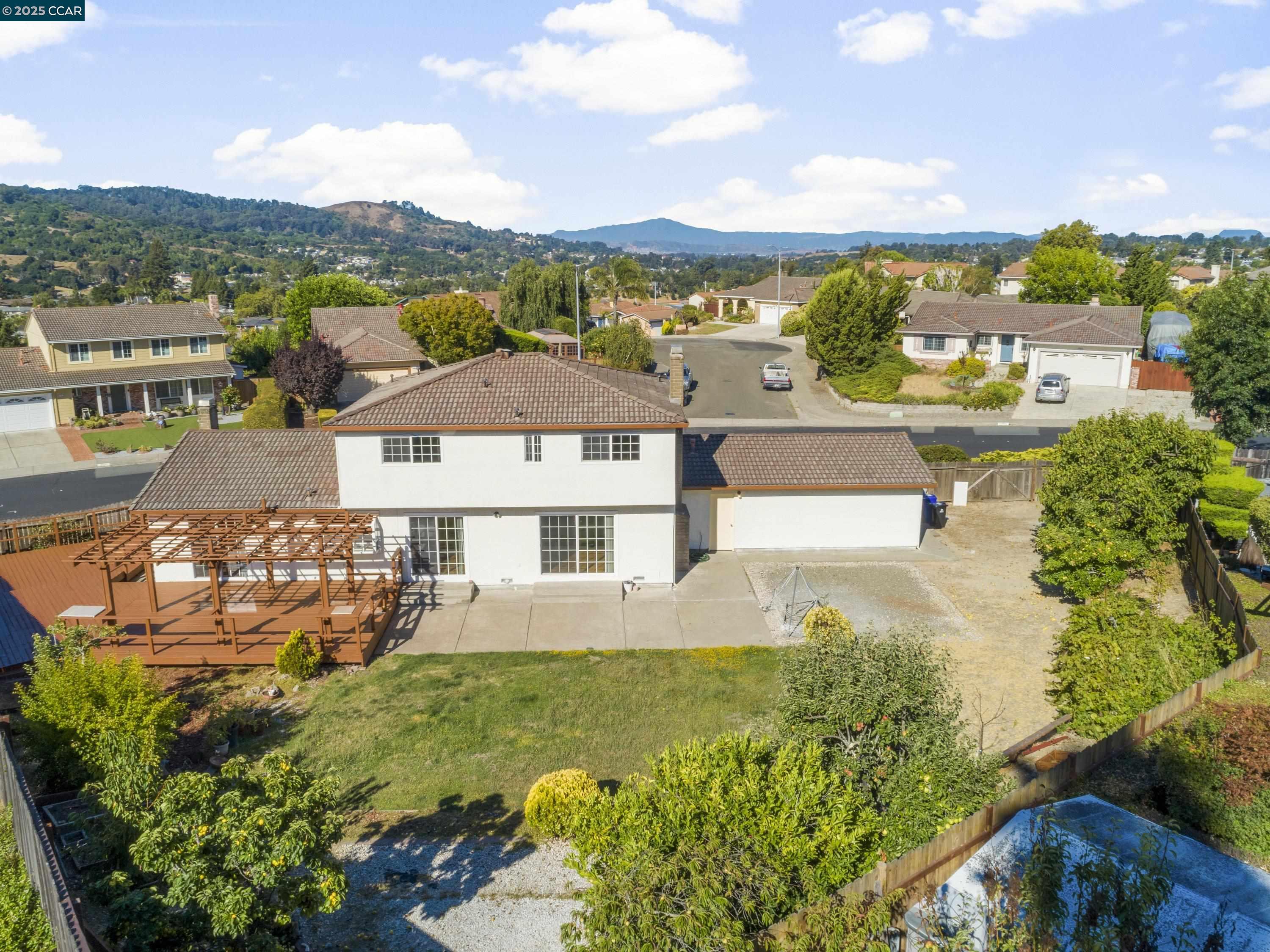 Detail Gallery Image 6 of 32 For 5160 Heavenly Ridge Ln, El Sobrante,  CA 94803 - 4 Beds | 3 Baths