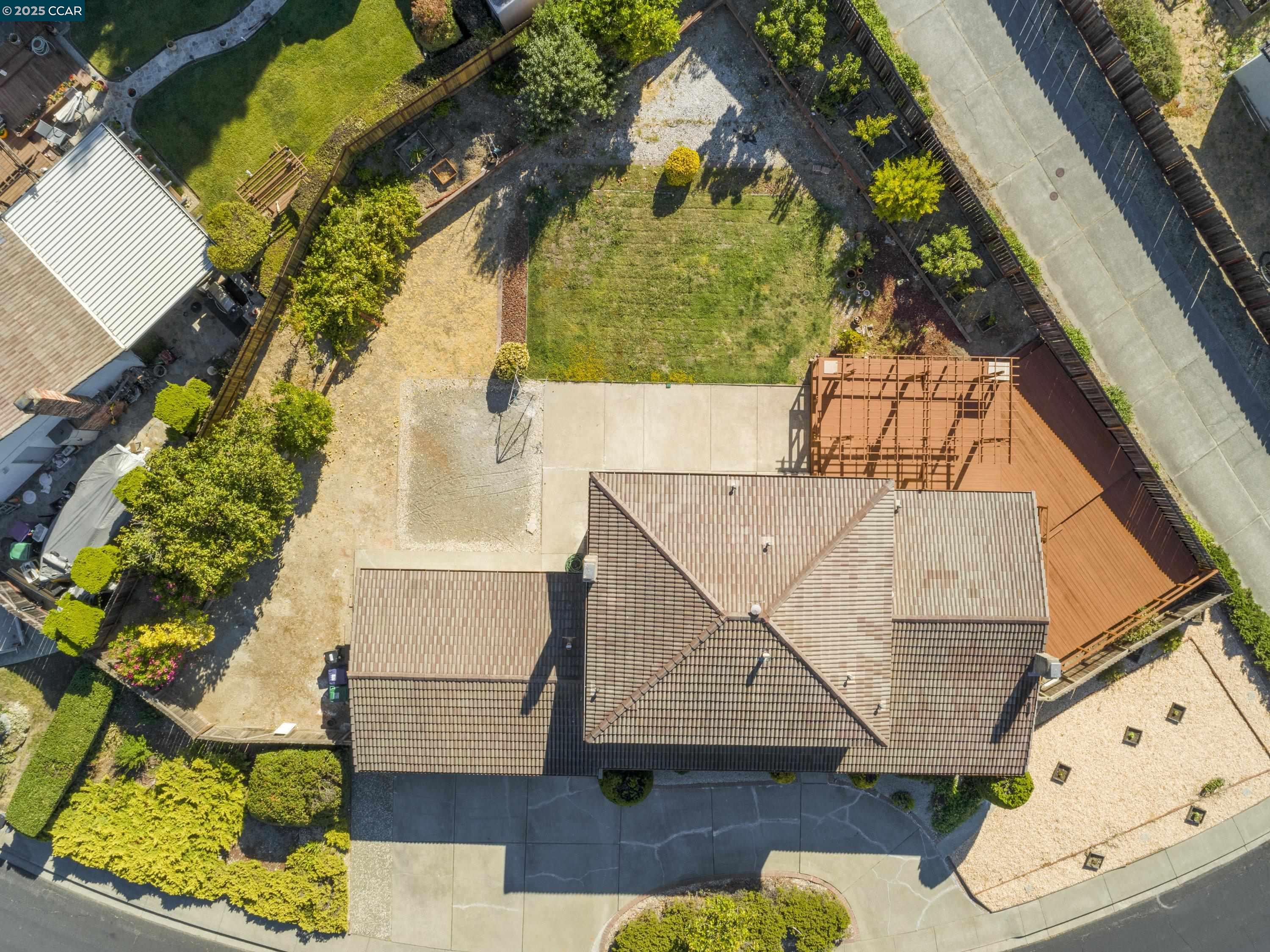 Detail Gallery Image 8 of 32 For 5160 Heavenly Ridge Ln, El Sobrante,  CA 94803 - 4 Beds | 3 Baths