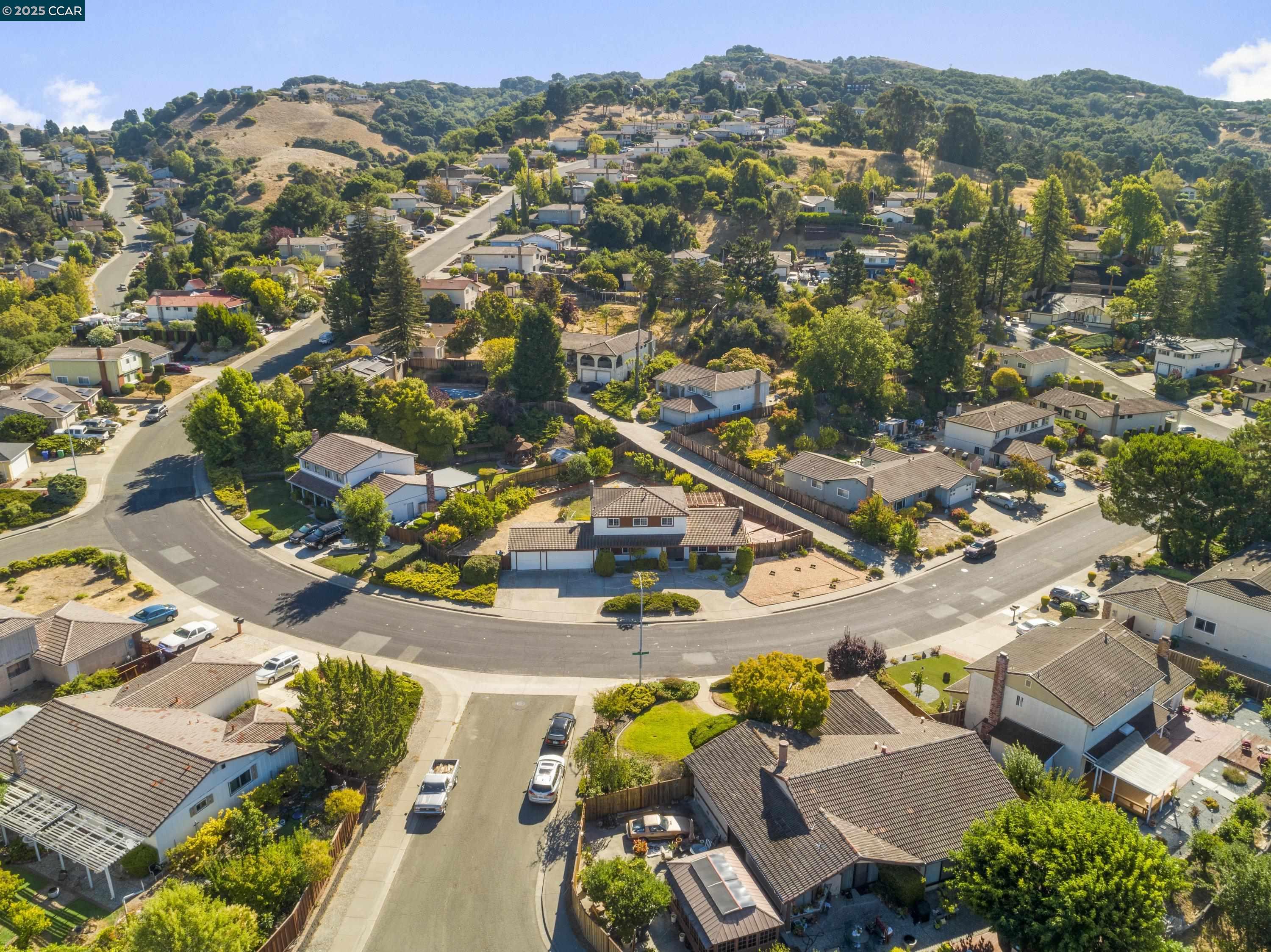 Detail Gallery Image 9 of 32 For 5160 Heavenly Ridge Ln, El Sobrante,  CA 94803 - 4 Beds | 3 Baths