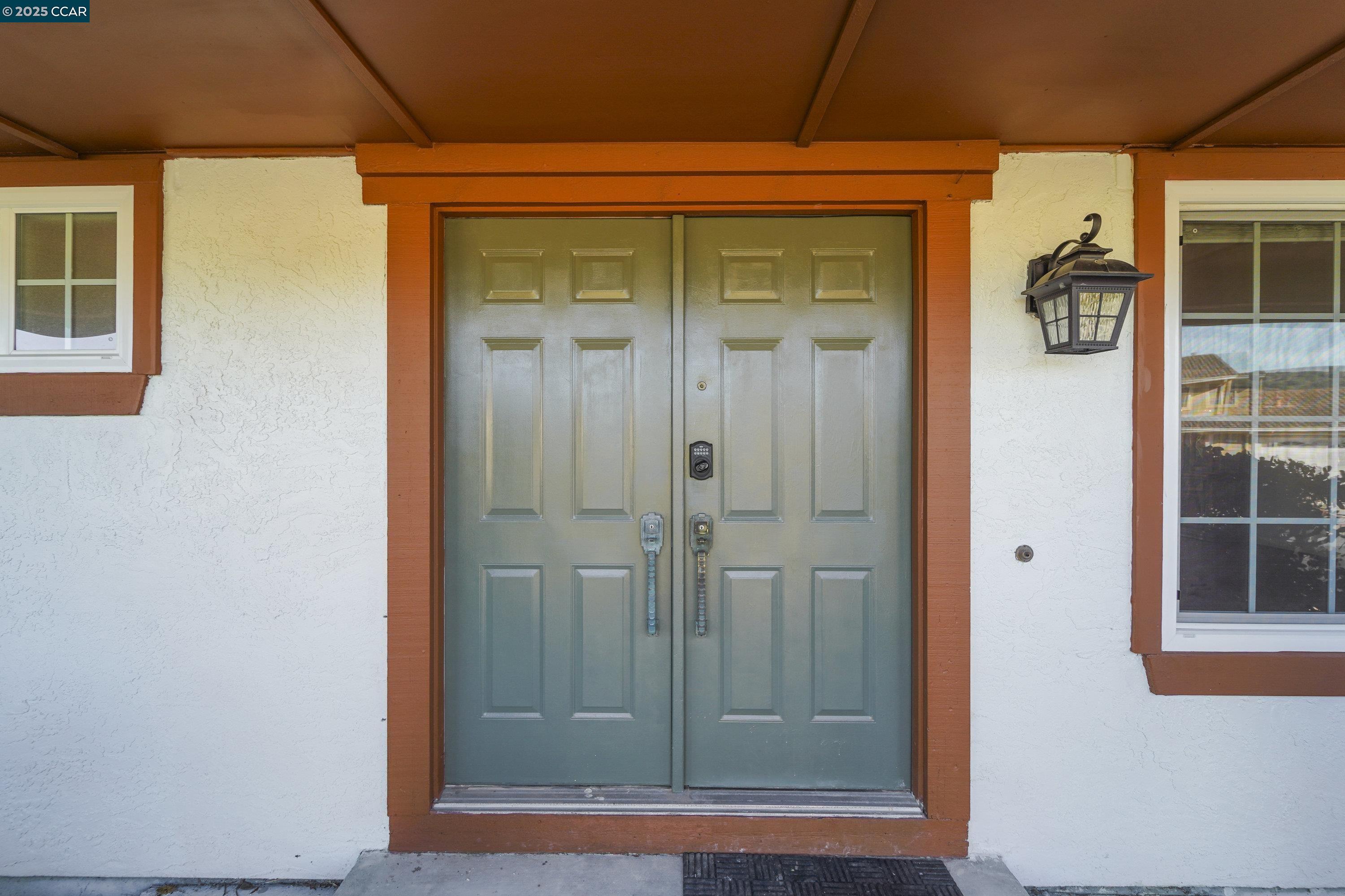 Detail Gallery Image 10 of 32 For 5160 Heavenly Ridge Ln, El Sobrante,  CA 94803 - 4 Beds | 3 Baths