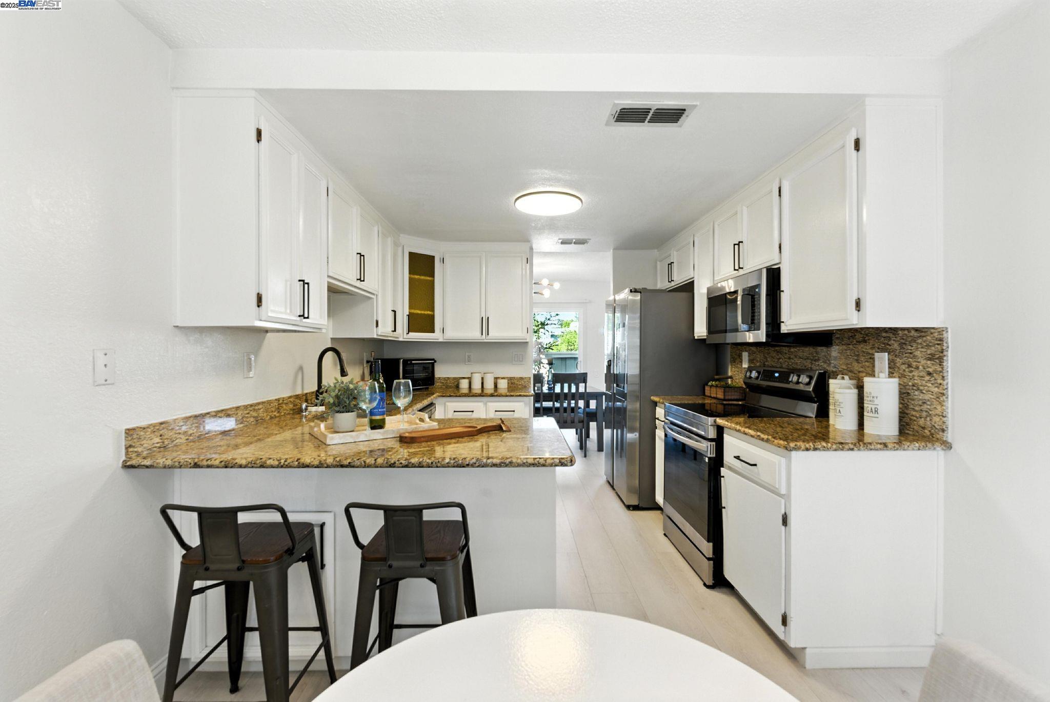 Detail Gallery Image 11 of 44 For 316 N Wildwood, Hercules,  CA 94547 - 3 Beds | 2/1 Baths