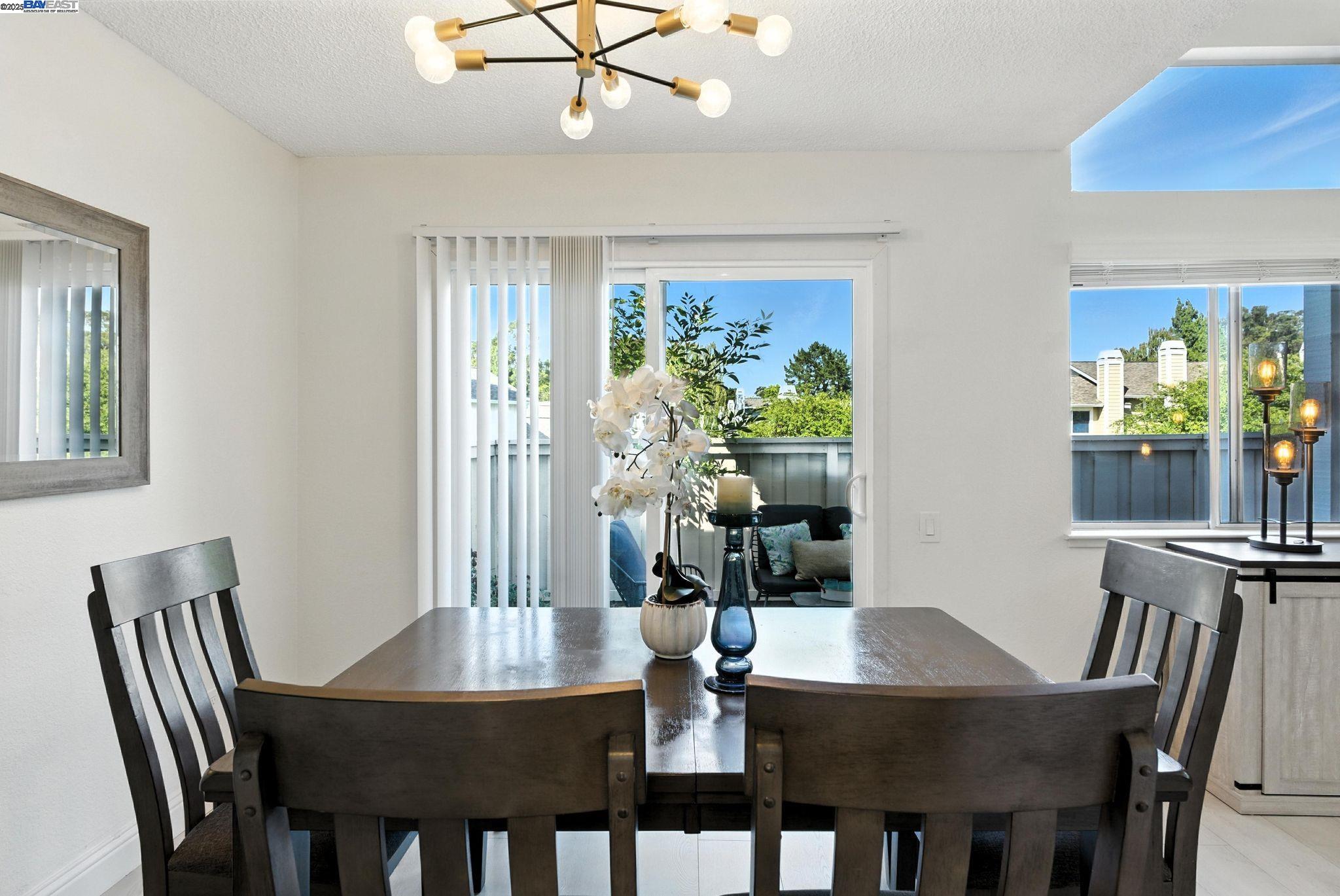 Detail Gallery Image 12 of 44 For 316 N Wildwood, Hercules,  CA 94547 - 3 Beds | 2/1 Baths
