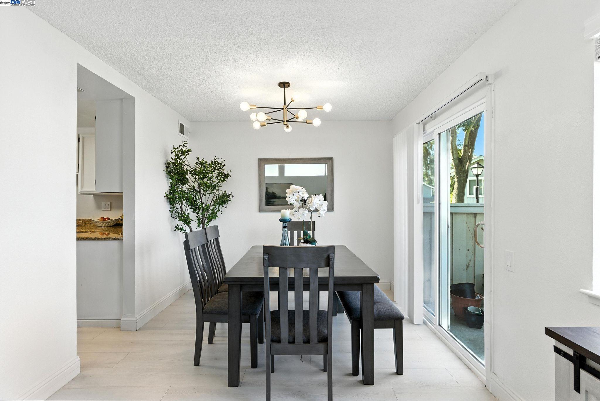 Detail Gallery Image 13 of 44 For 316 N Wildwood, Hercules,  CA 94547 - 3 Beds | 2/1 Baths