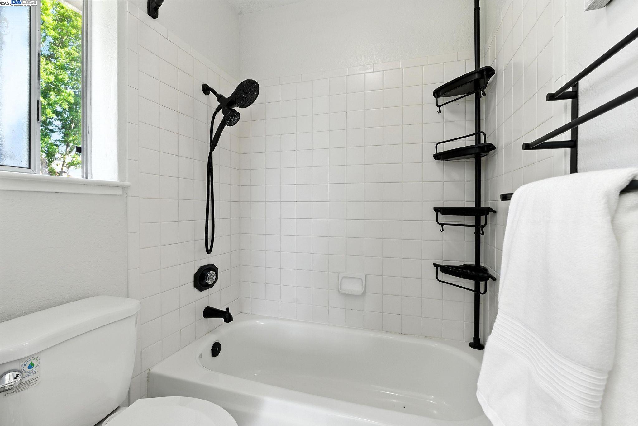 Detail Gallery Image 21 of 44 For 316 N Wildwood, Hercules,  CA 94547 - 3 Beds | 2/1 Baths