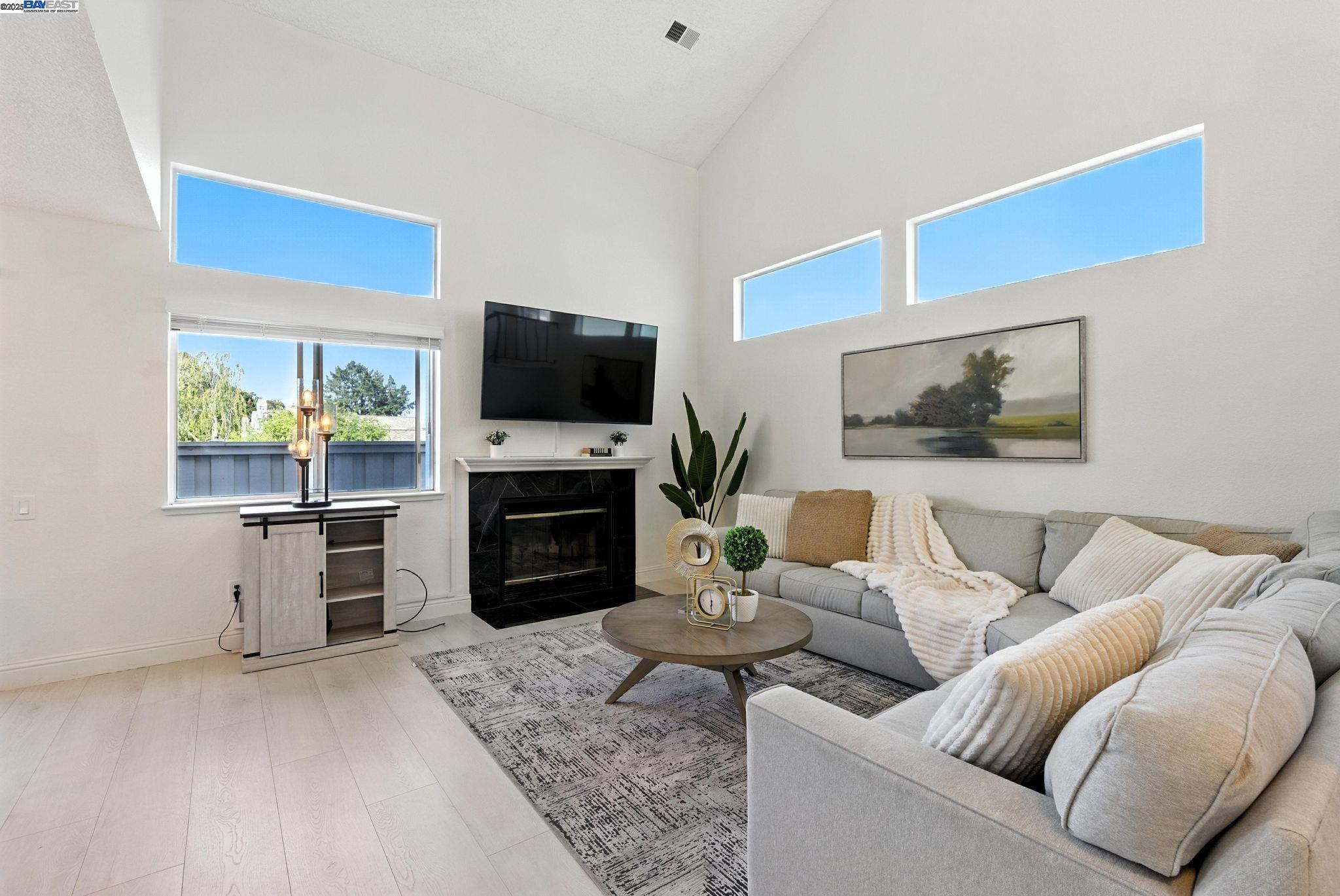 Detail Gallery Image 4 of 44 For 316 N Wildwood, Hercules,  CA 94547 - 3 Beds | 2/1 Baths