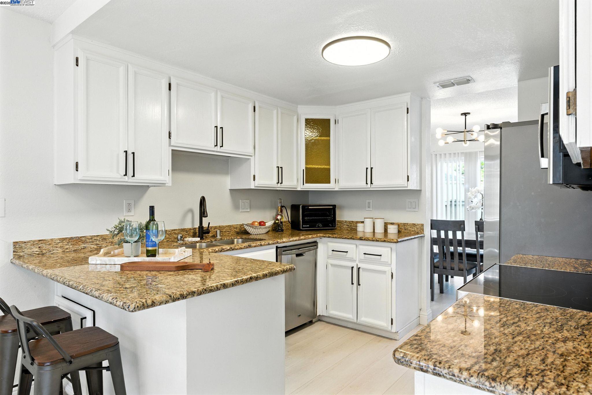 Detail Gallery Image 6 of 44 For 316 N Wildwood, Hercules,  CA 94547 - 3 Beds | 2/1 Baths