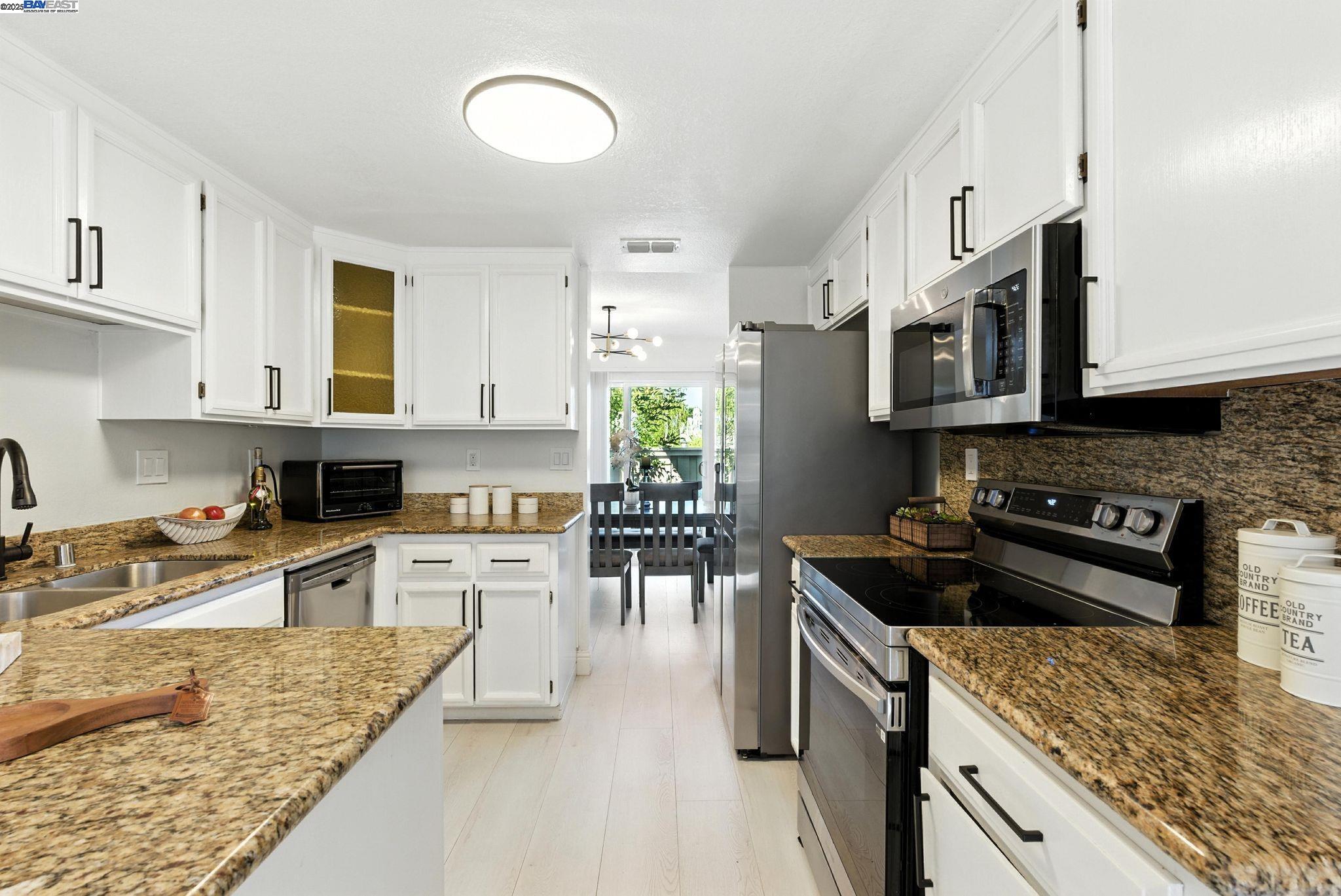 Detail Gallery Image 7 of 44 For 316 N Wildwood, Hercules,  CA 94547 - 3 Beds | 2/1 Baths