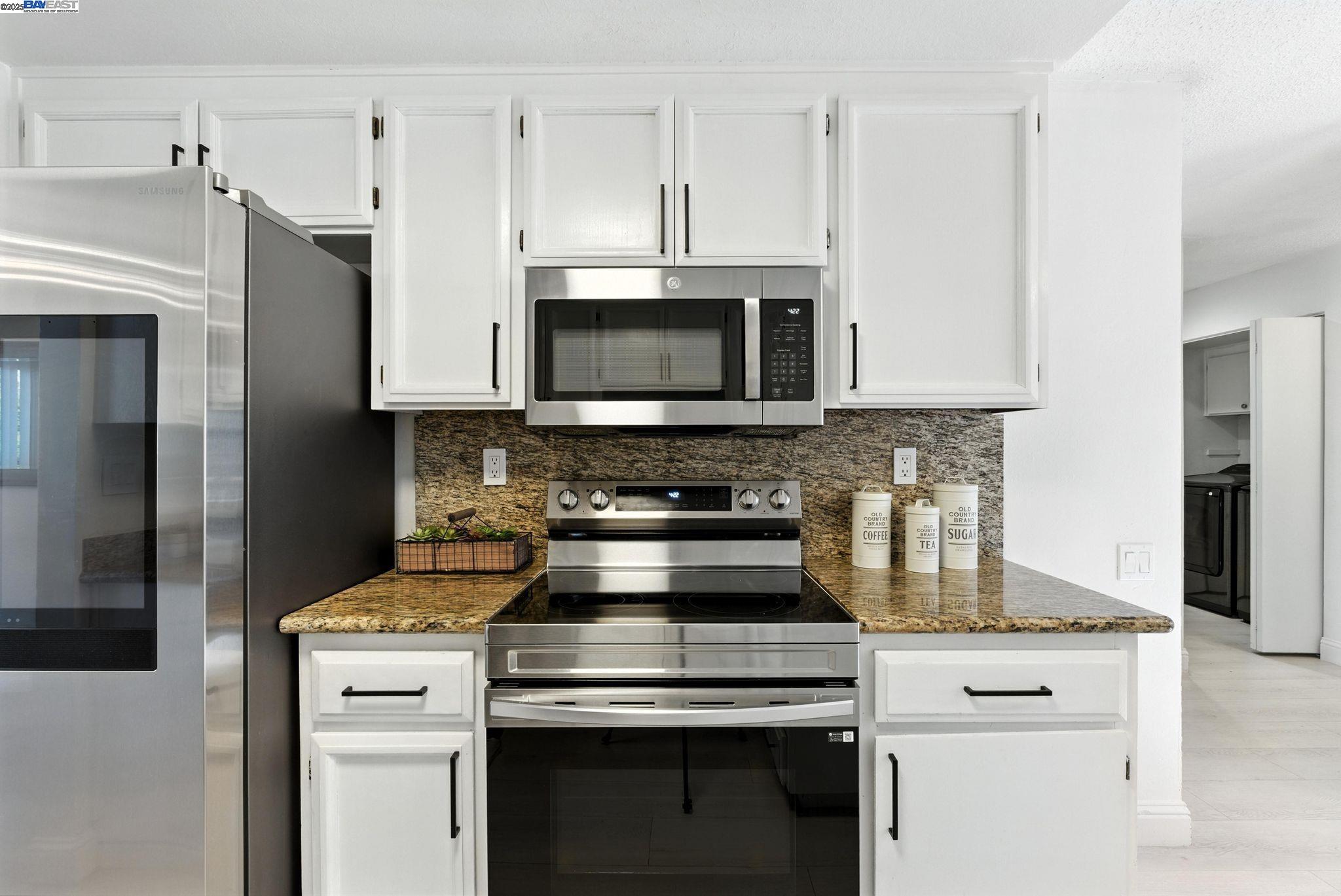 Detail Gallery Image 8 of 44 For 316 N Wildwood, Hercules,  CA 94547 - 3 Beds | 2/1 Baths