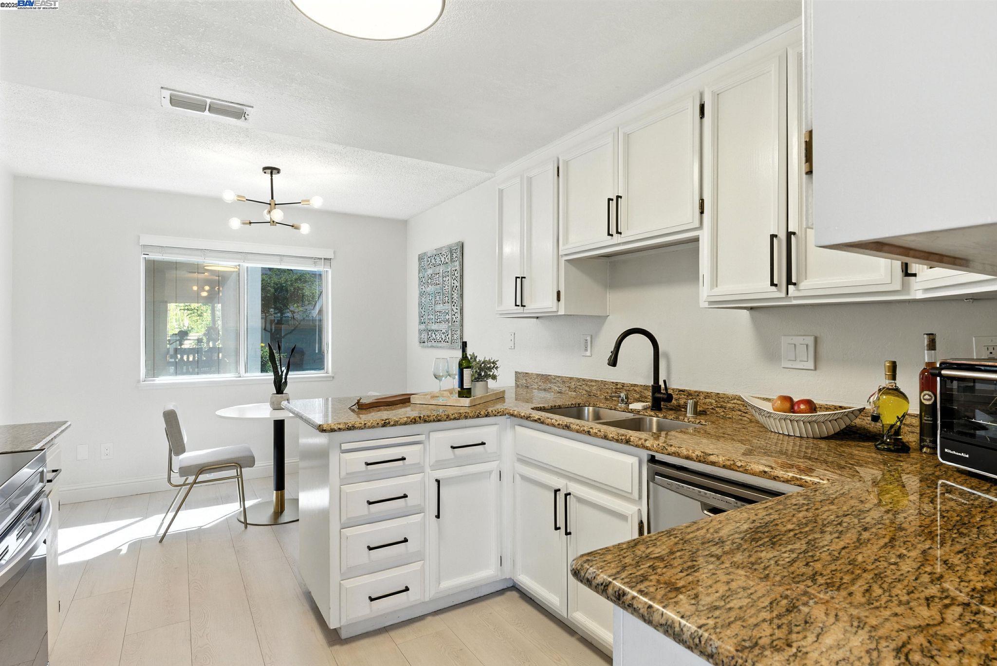 Detail Gallery Image 9 of 44 For 316 N Wildwood, Hercules,  CA 94547 - 3 Beds | 2/1 Baths
