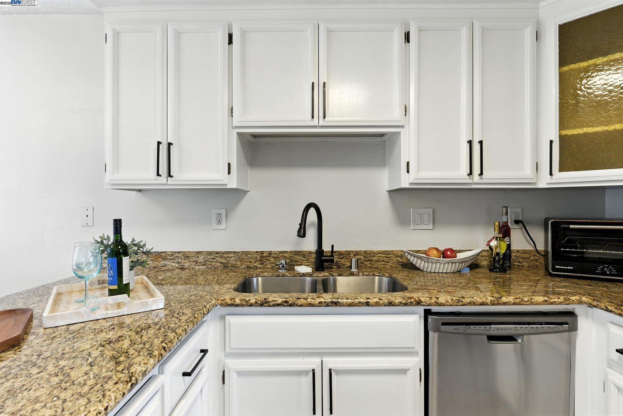 Detail Gallery Image 10 of 44 For 316 N Wildwood, Hercules,  CA 94547 - 3 Beds | 2/1 Baths