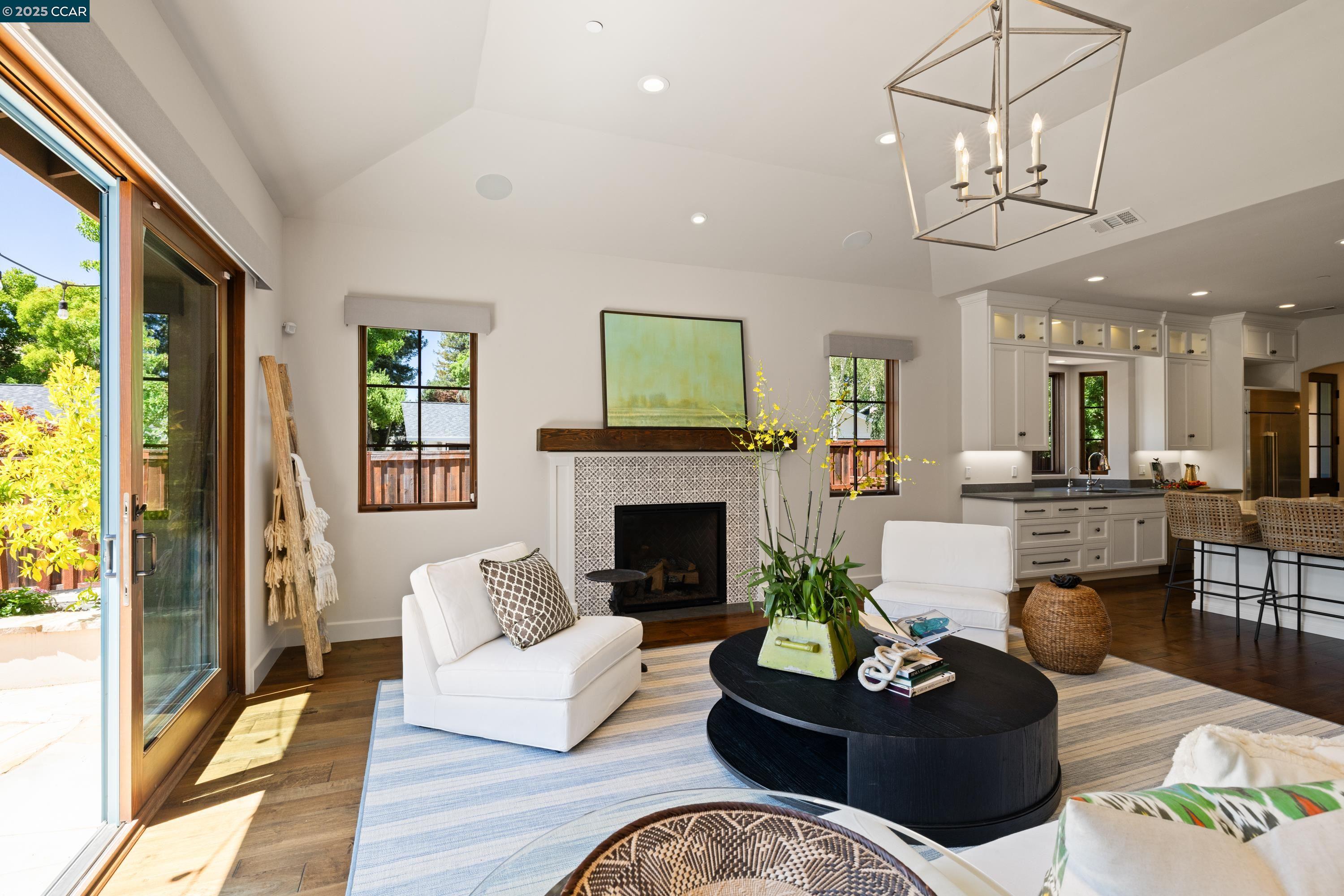 Detail Gallery Image 11 of 53 For 3 Barnes Ct, Moraga,  CA 94556 - 5 Beds | 4/1 Baths
