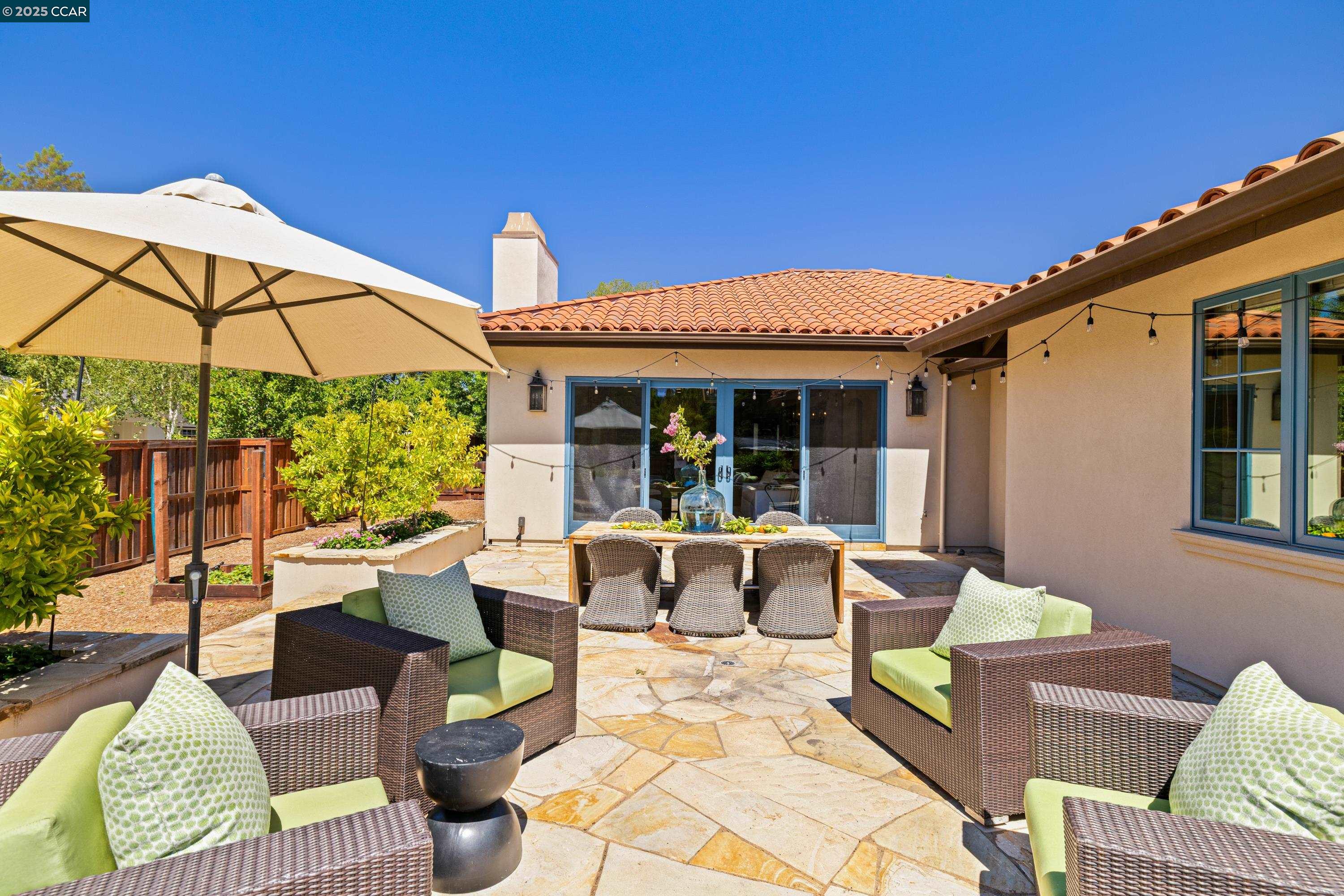 Detail Gallery Image 13 of 53 For 3 Barnes Ct, Moraga,  CA 94556 - 5 Beds | 4/1 Baths