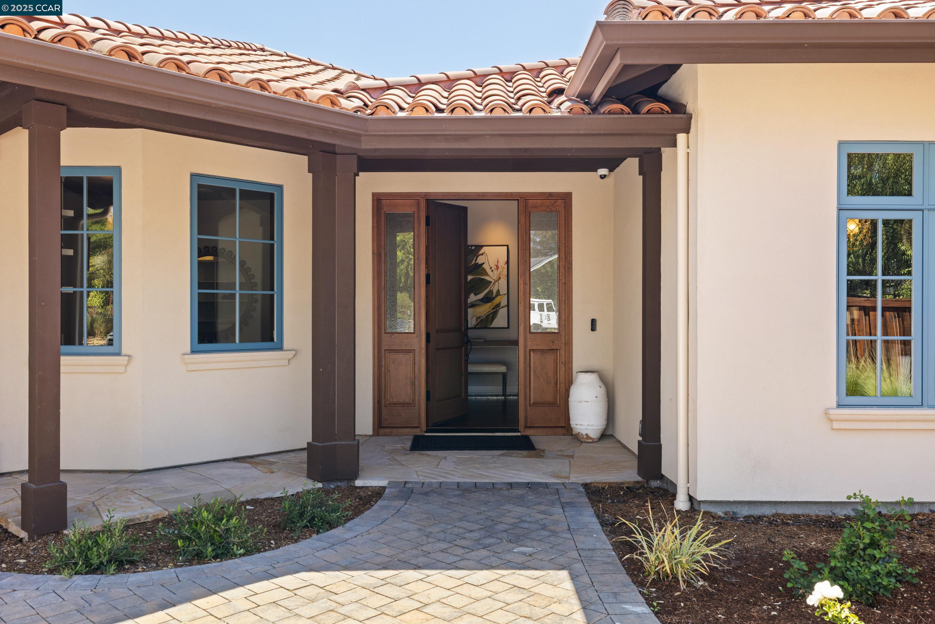 Detail Gallery Image 3 of 53 For 3 Barnes Ct, Moraga,  CA 94556 - 5 Beds | 4/1 Baths