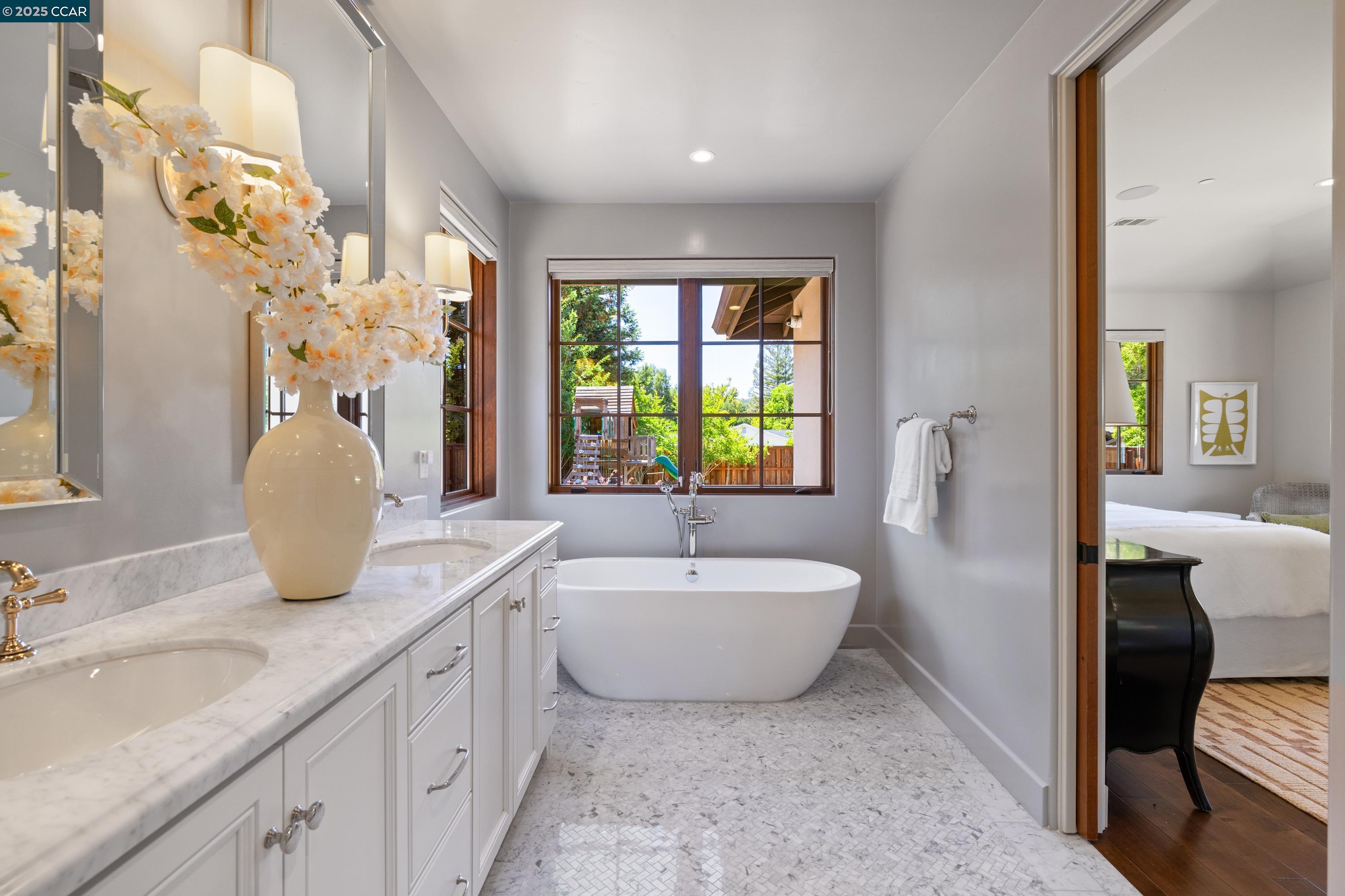 Detail Gallery Image 26 of 53 For 3 Barnes Ct, Moraga,  CA 94556 - 5 Beds | 4/1 Baths