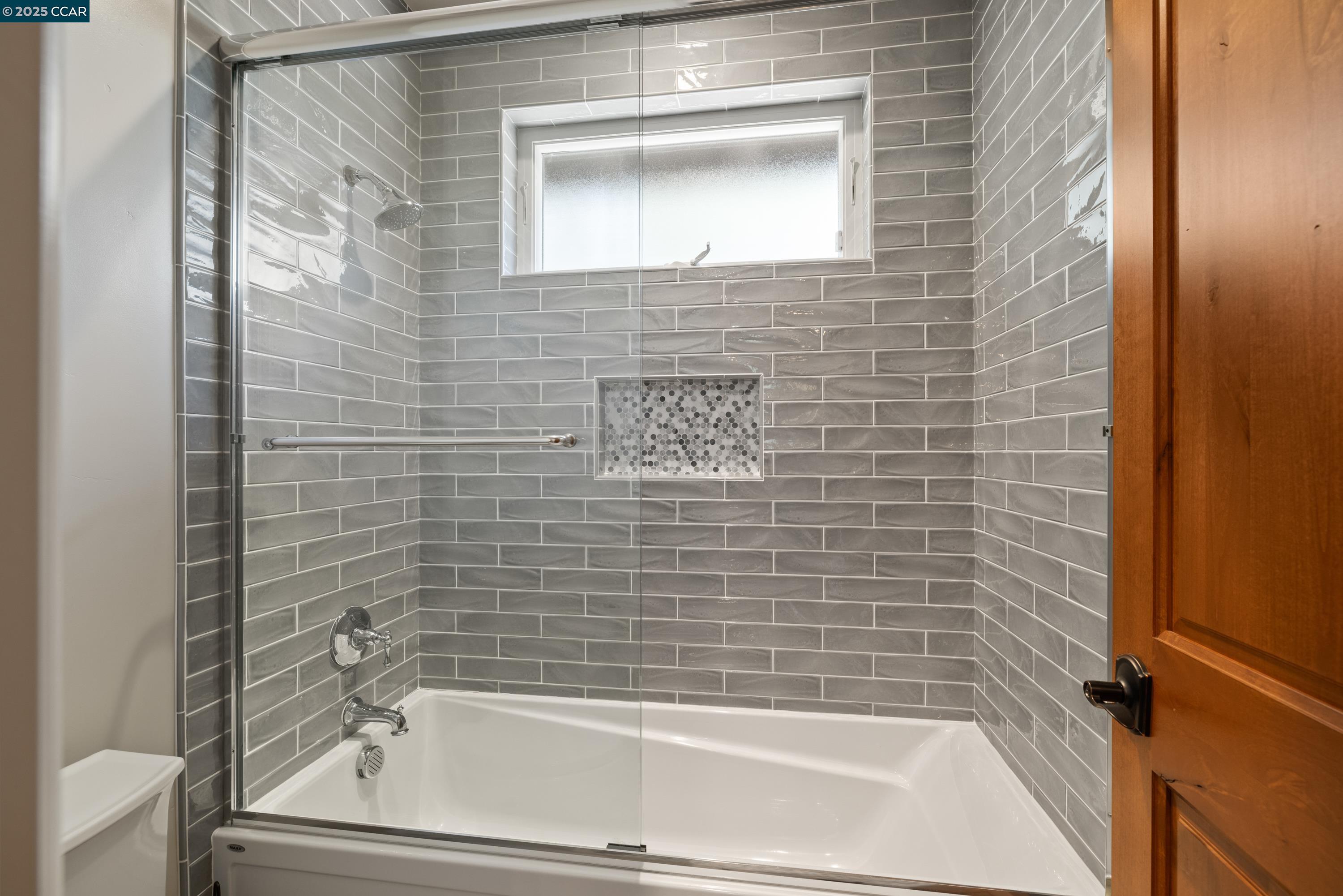 Detail Gallery Image 31 of 53 For 3 Barnes Ct, Moraga,  CA 94556 - 5 Beds | 4/1 Baths