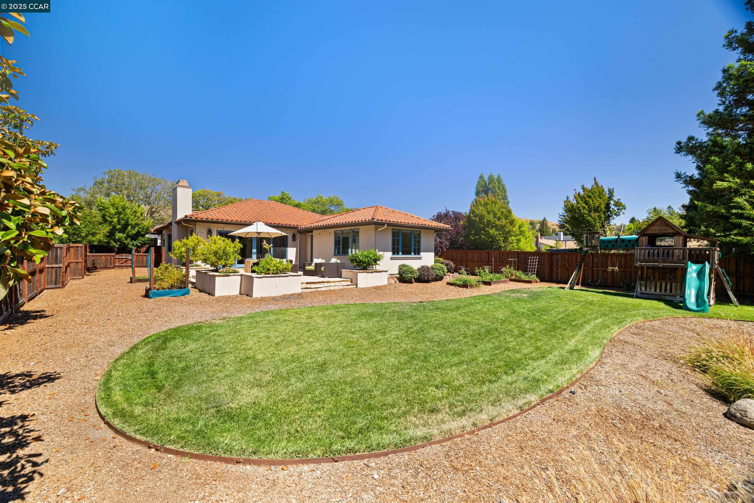 Detail Gallery Image 47 of 53 For 3 Barnes Ct, Moraga,  CA 94556 - 5 Beds | 4/1 Baths