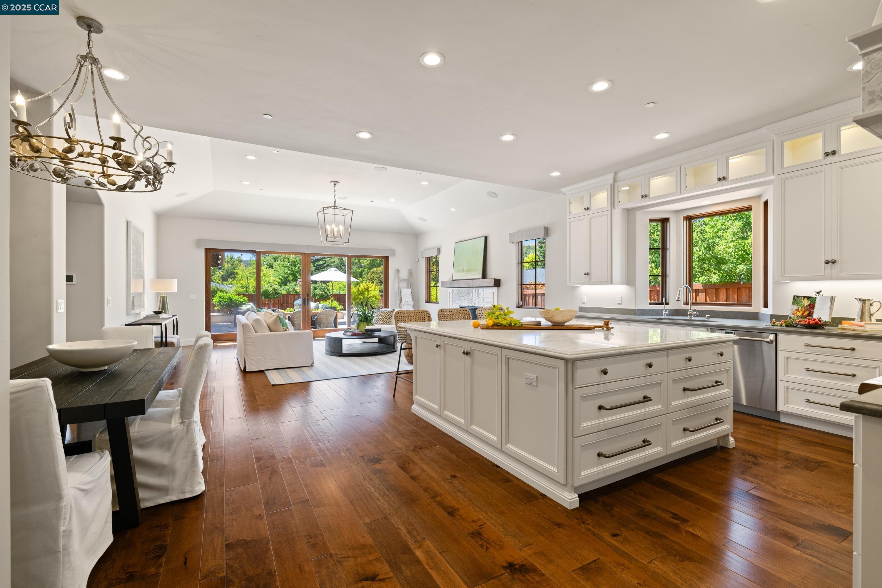 Detail Gallery Image 7 of 53 For 3 Barnes Ct, Moraga,  CA 94556 - 5 Beds | 4/1 Baths