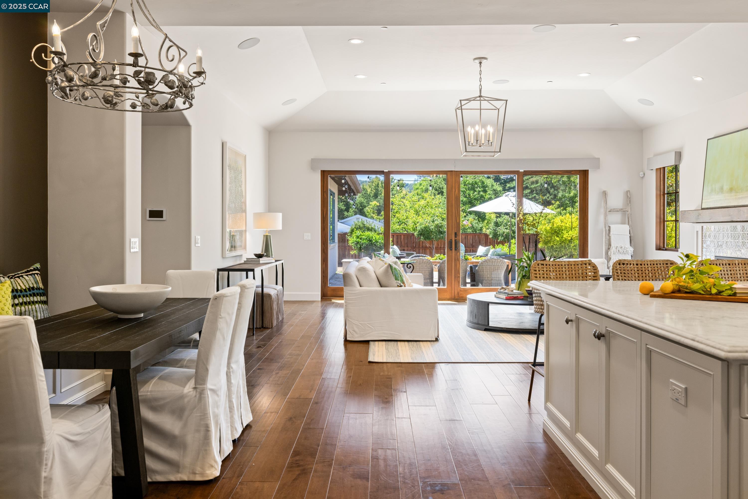 Detail Gallery Image 8 of 53 For 3 Barnes Ct, Moraga,  CA 94556 - 5 Beds | 4/1 Baths