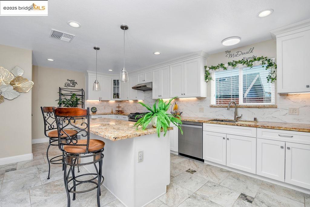 Detail Gallery Image 12 of 37 For 2020 Virginia Ave, Richmond,  CA 94804 - 3 Beds | 2 Baths