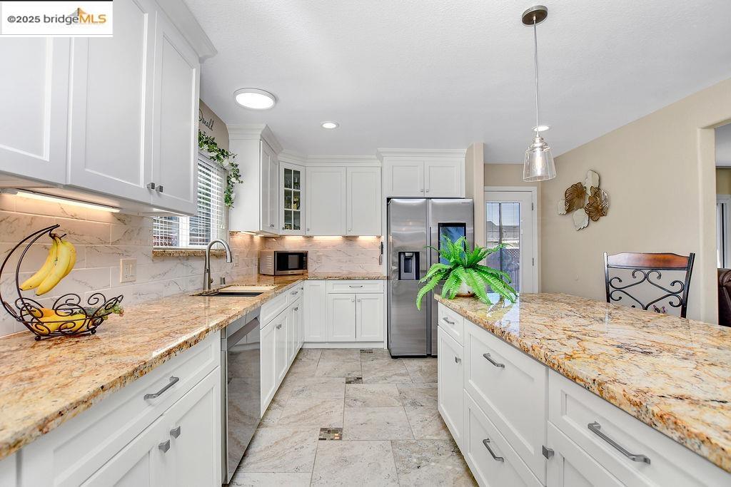 Detail Gallery Image 14 of 37 For 2020 Virginia Ave, Richmond,  CA 94804 - 3 Beds | 2 Baths