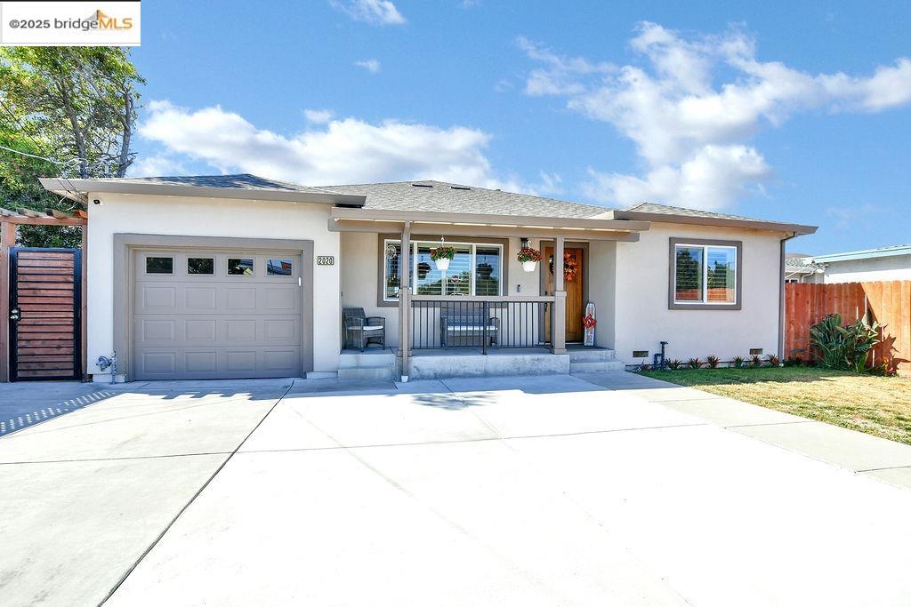 Detail Gallery Image 3 of 37 For 2020 Virginia Ave, Richmond,  CA 94804 - 3 Beds | 2 Baths
