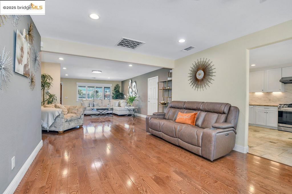 Detail Gallery Image 10 of 37 For 2020 Virginia Ave, Richmond,  CA 94804 - 3 Beds | 2 Baths