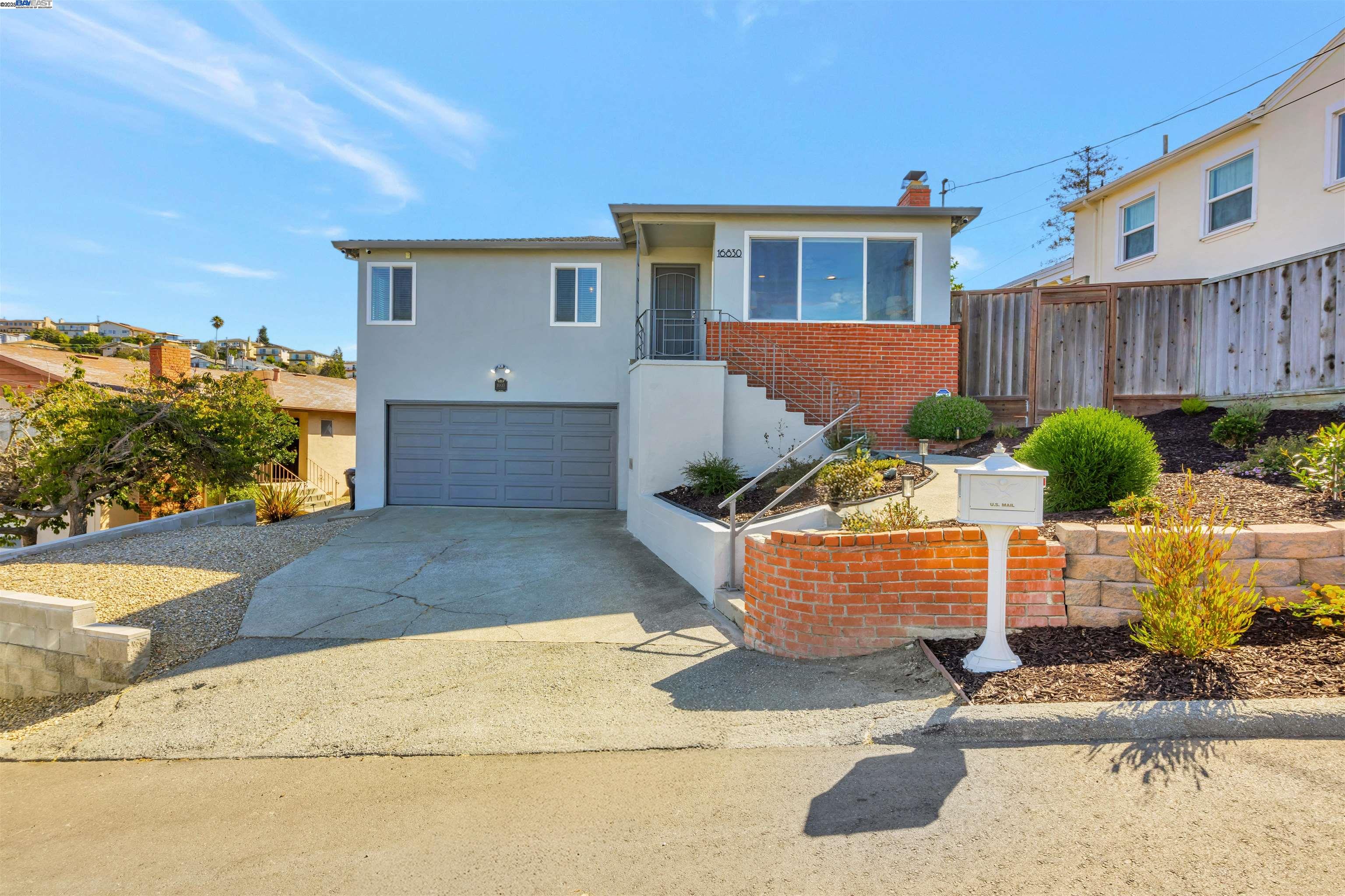 Detail Gallery Image 2 of 58 For 16830 President Dr, Castro Valley,  CA 94578-1261 - 3 Beds | 2 Baths
