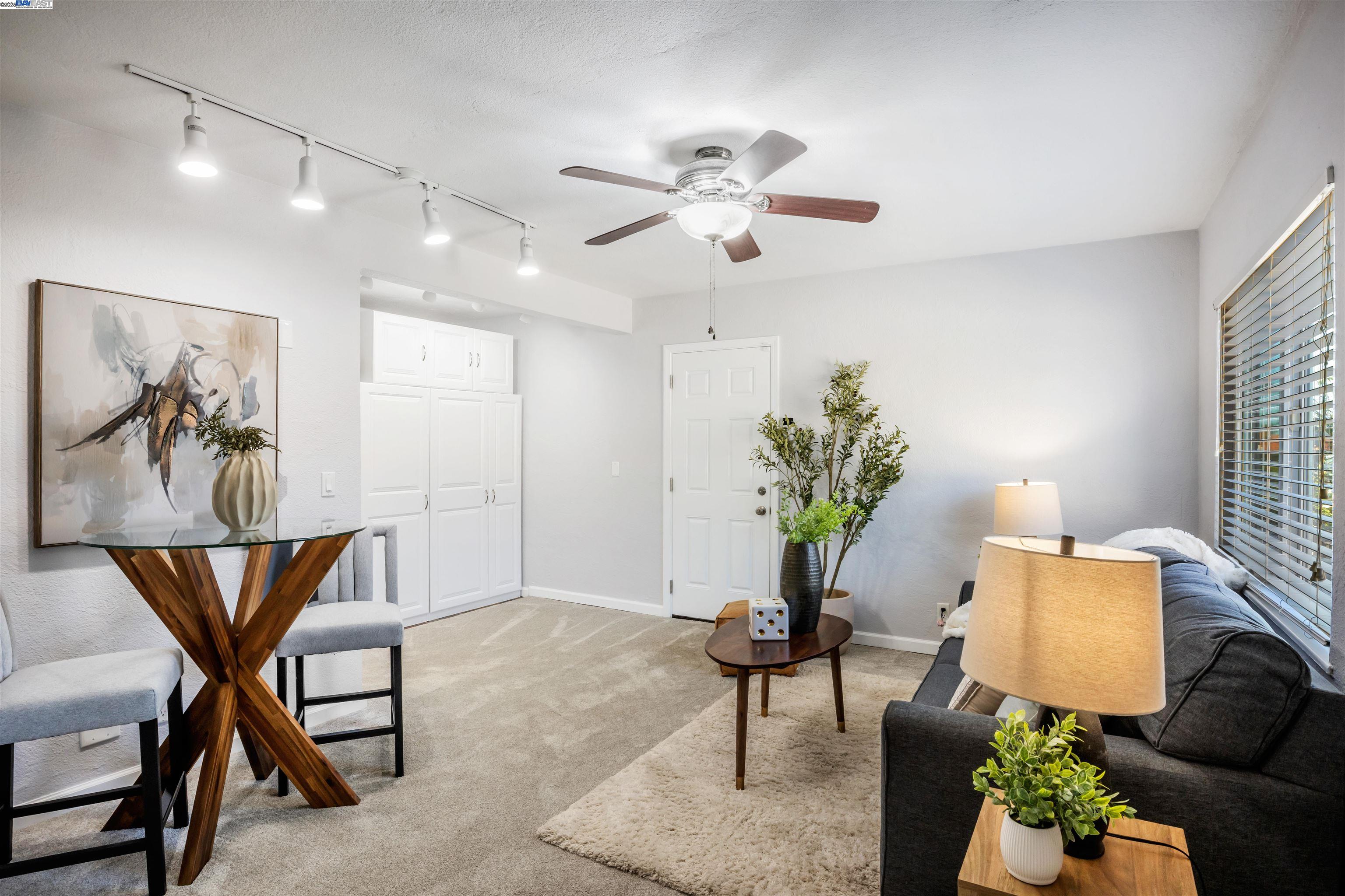 Detail Gallery Image 11 of 58 For 16830 President Dr, Castro Valley,  CA 94578-1261 - 3 Beds | 2 Baths