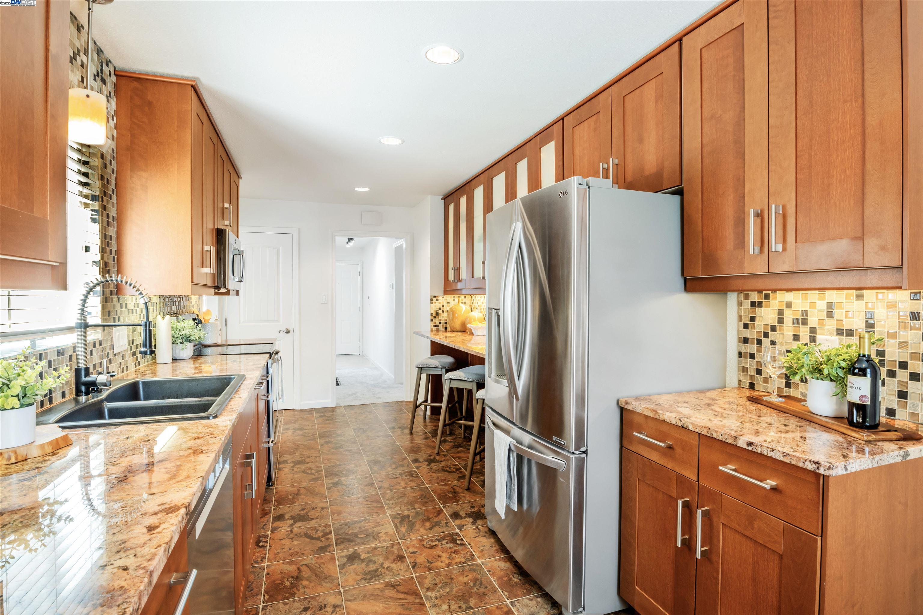 Detail Gallery Image 14 of 58 For 16830 President Dr, Castro Valley,  CA 94578-1261 - 3 Beds | 2 Baths