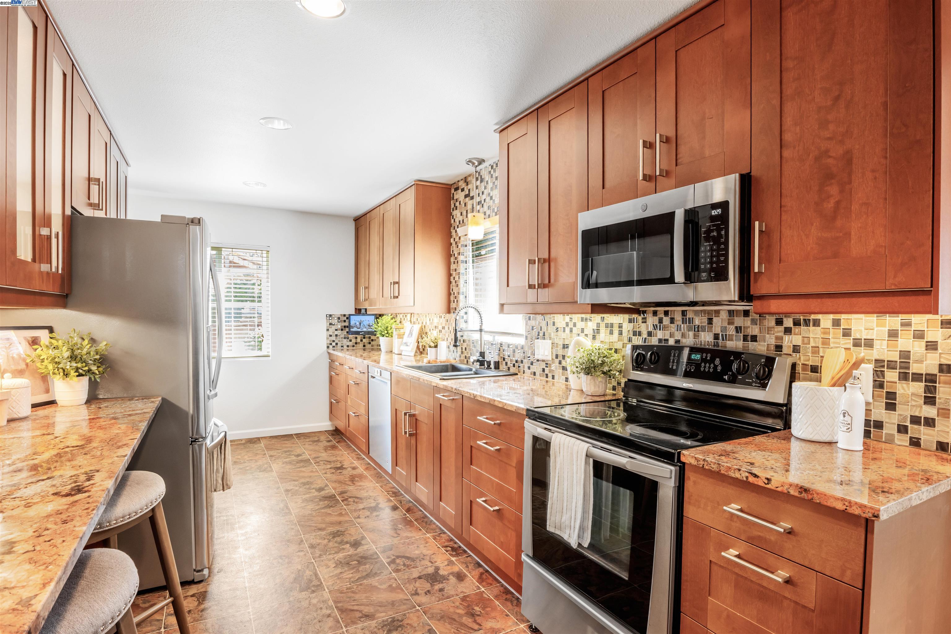 Detail Gallery Image 16 of 58 For 16830 President Dr, Castro Valley,  CA 94578-1261 - 3 Beds | 2 Baths