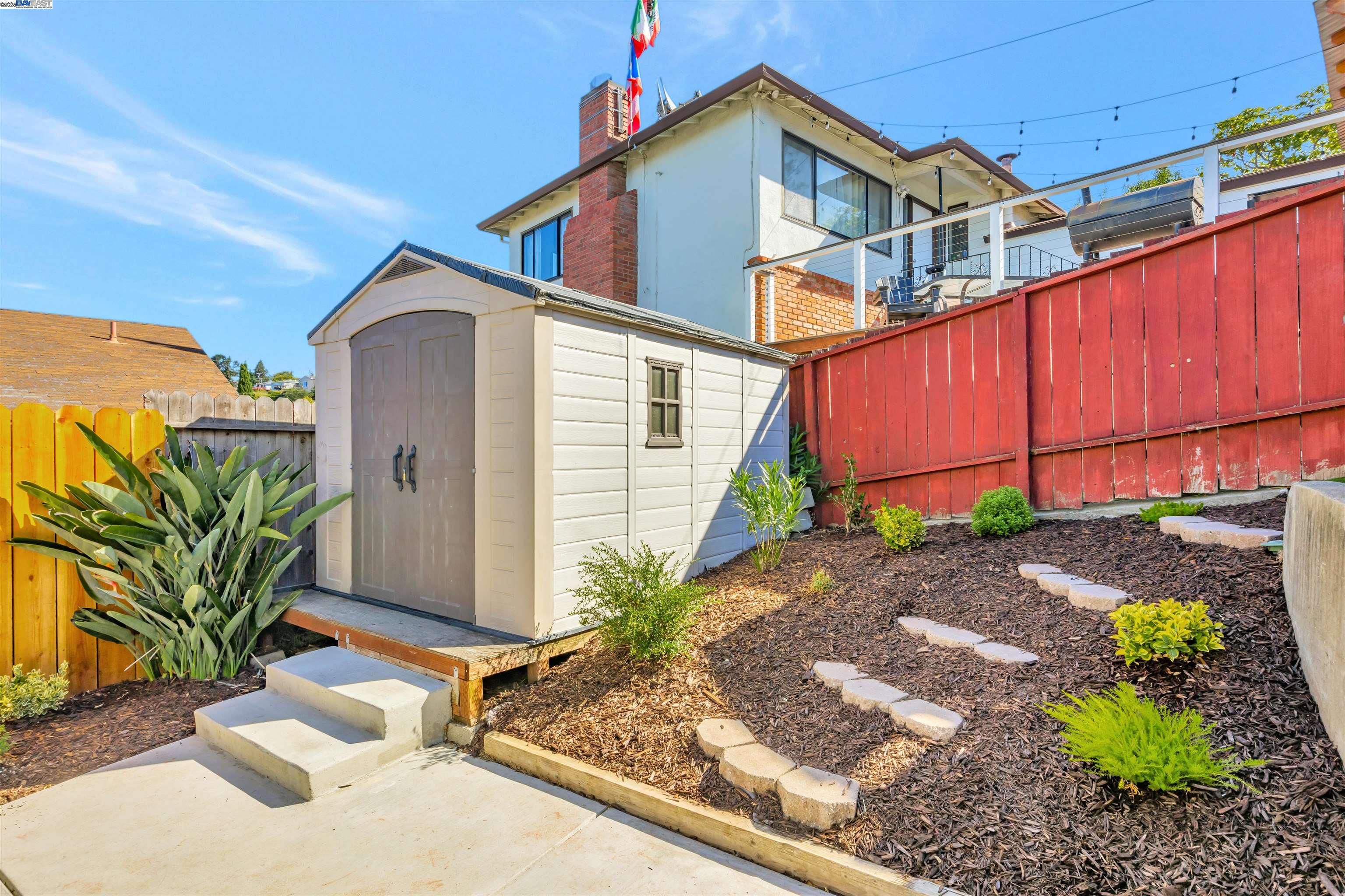 Detail Gallery Image 36 of 58 For 16830 President Dr, Castro Valley,  CA 94578-1261 - 3 Beds | 2 Baths