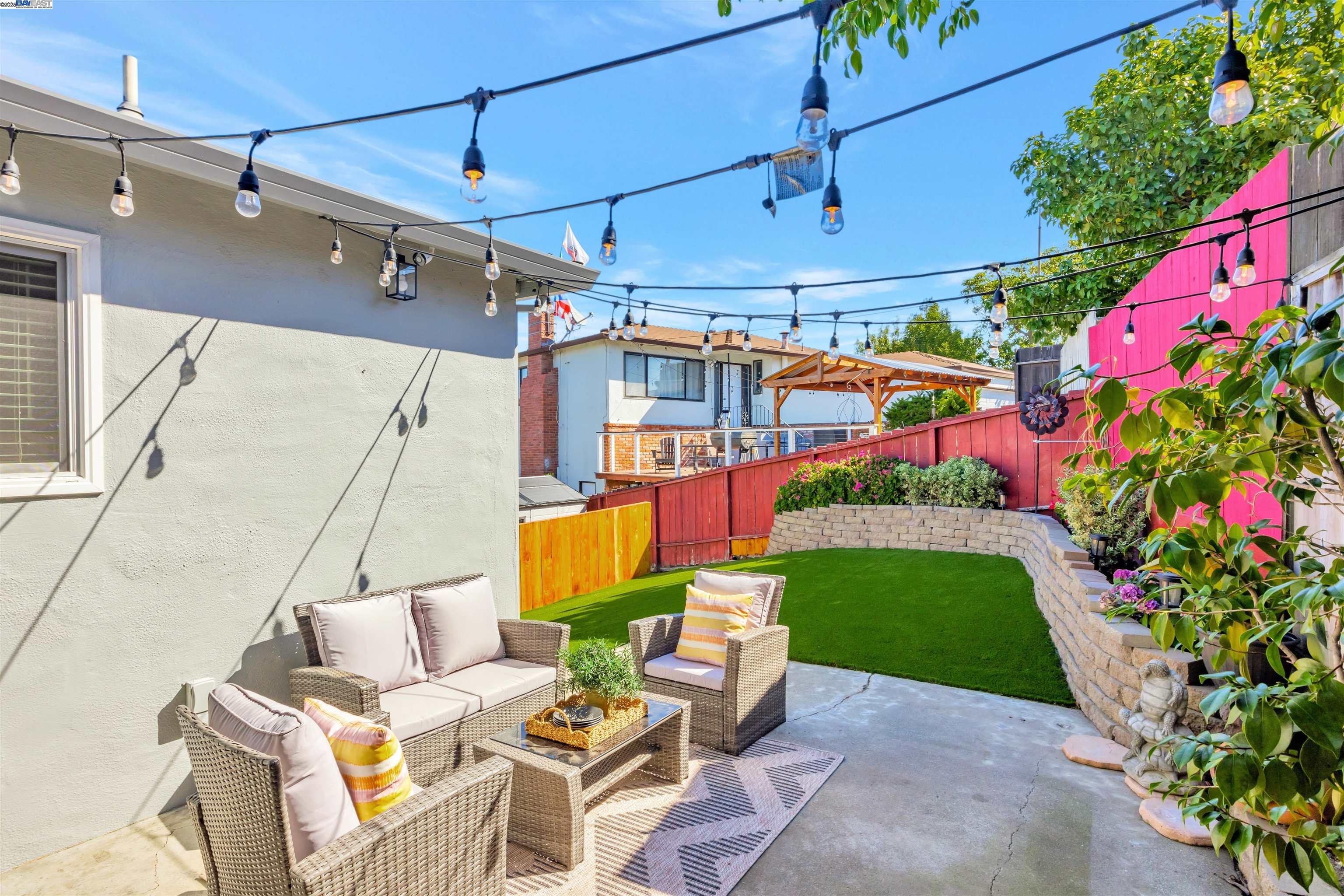 Detail Gallery Image 40 of 58 For 16830 President Dr, Castro Valley,  CA 94578-1261 - 3 Beds | 2 Baths