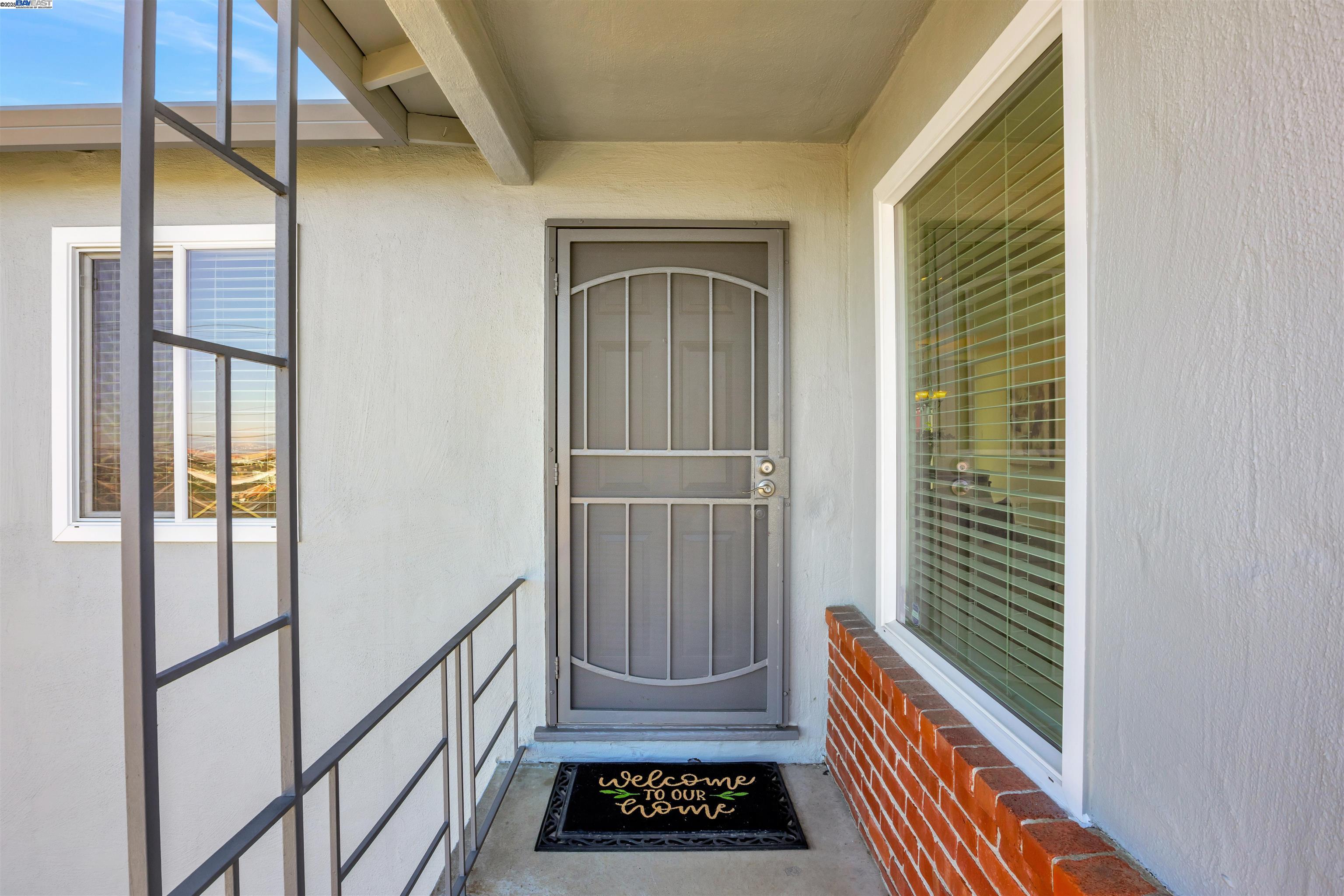 Detail Gallery Image 5 of 58 For 16830 President Dr, Castro Valley,  CA 94578-1261 - 3 Beds | 2 Baths