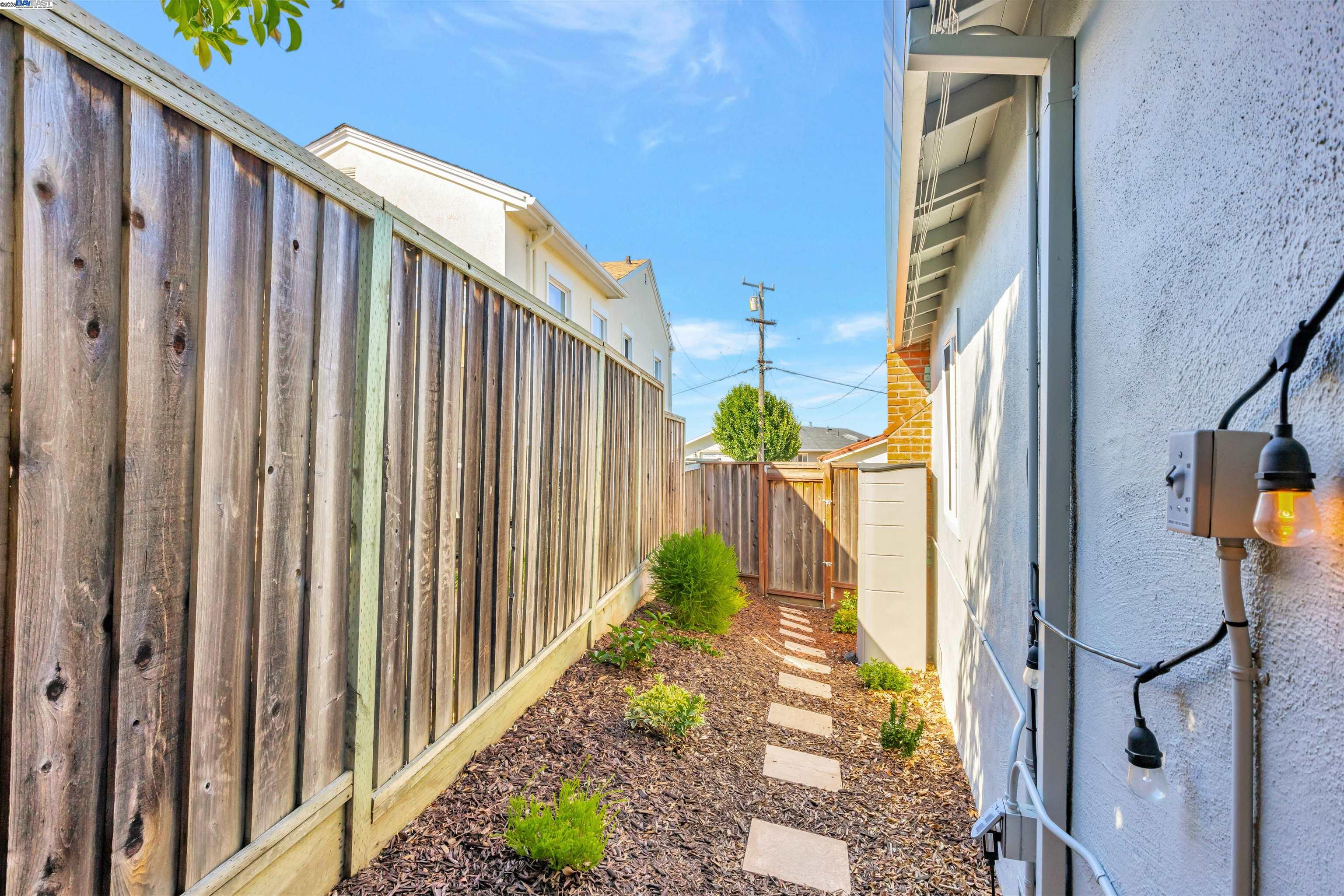 Detail Gallery Image 43 of 58 For 16830 President Dr, Castro Valley,  CA 94578-1261 - 3 Beds | 2 Baths