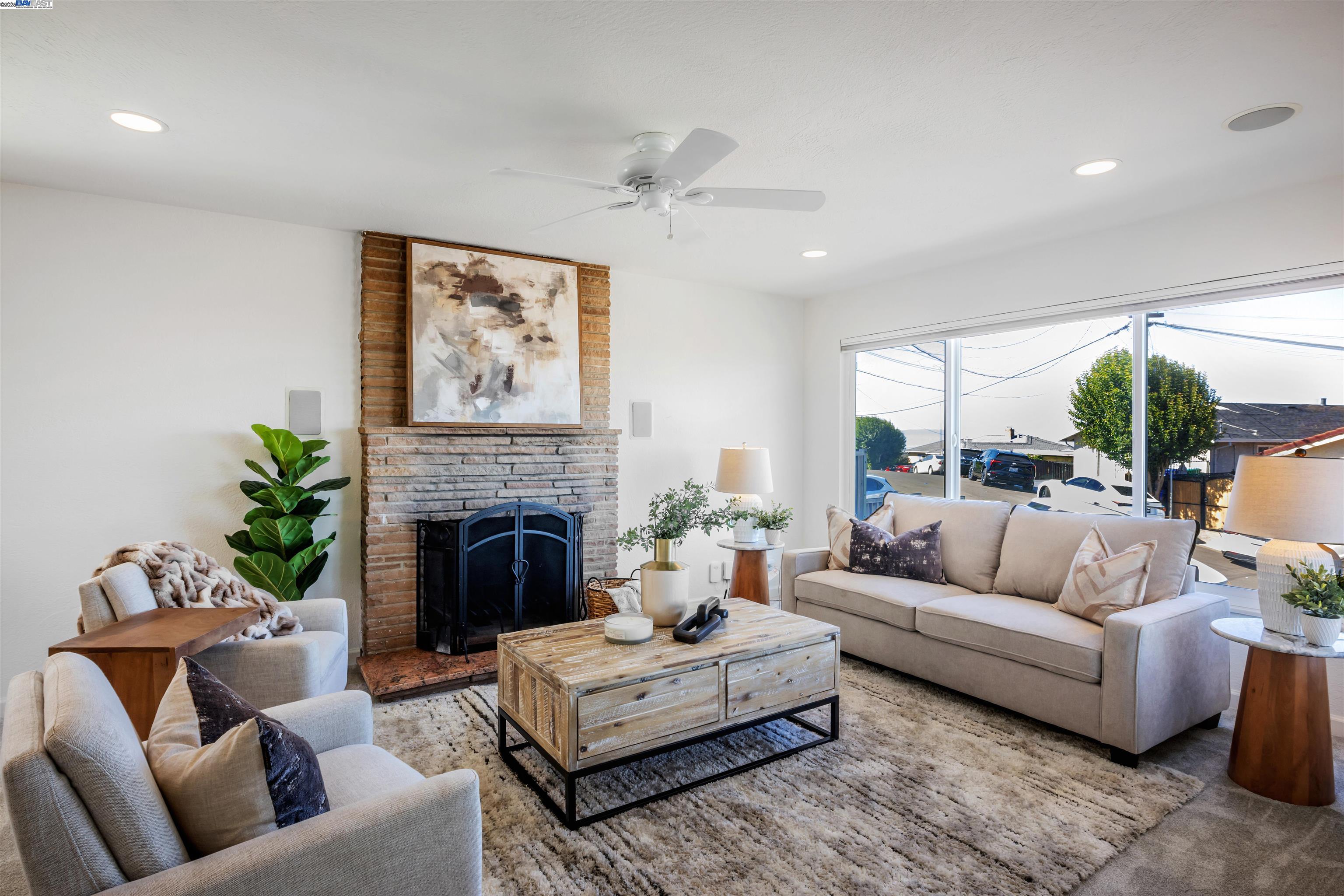 Detail Gallery Image 6 of 58 For 16830 President Dr, Castro Valley,  CA 94578-1261 - 3 Beds | 2 Baths