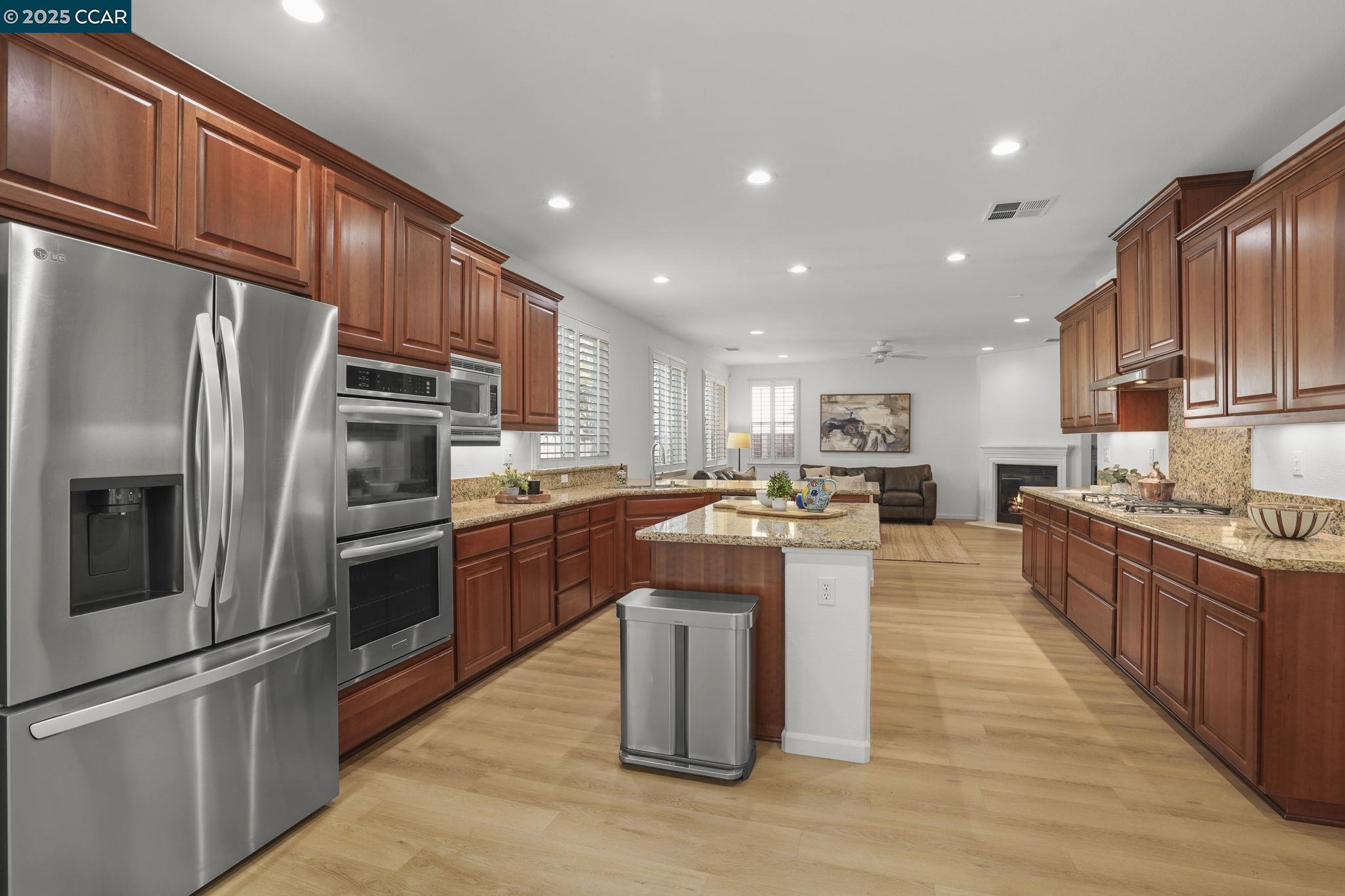 Detail Gallery Image 11 of 38 For 504 Silver Spur Ln, Oakley,  CA 94561 - 4 Beds | 3/1 Baths