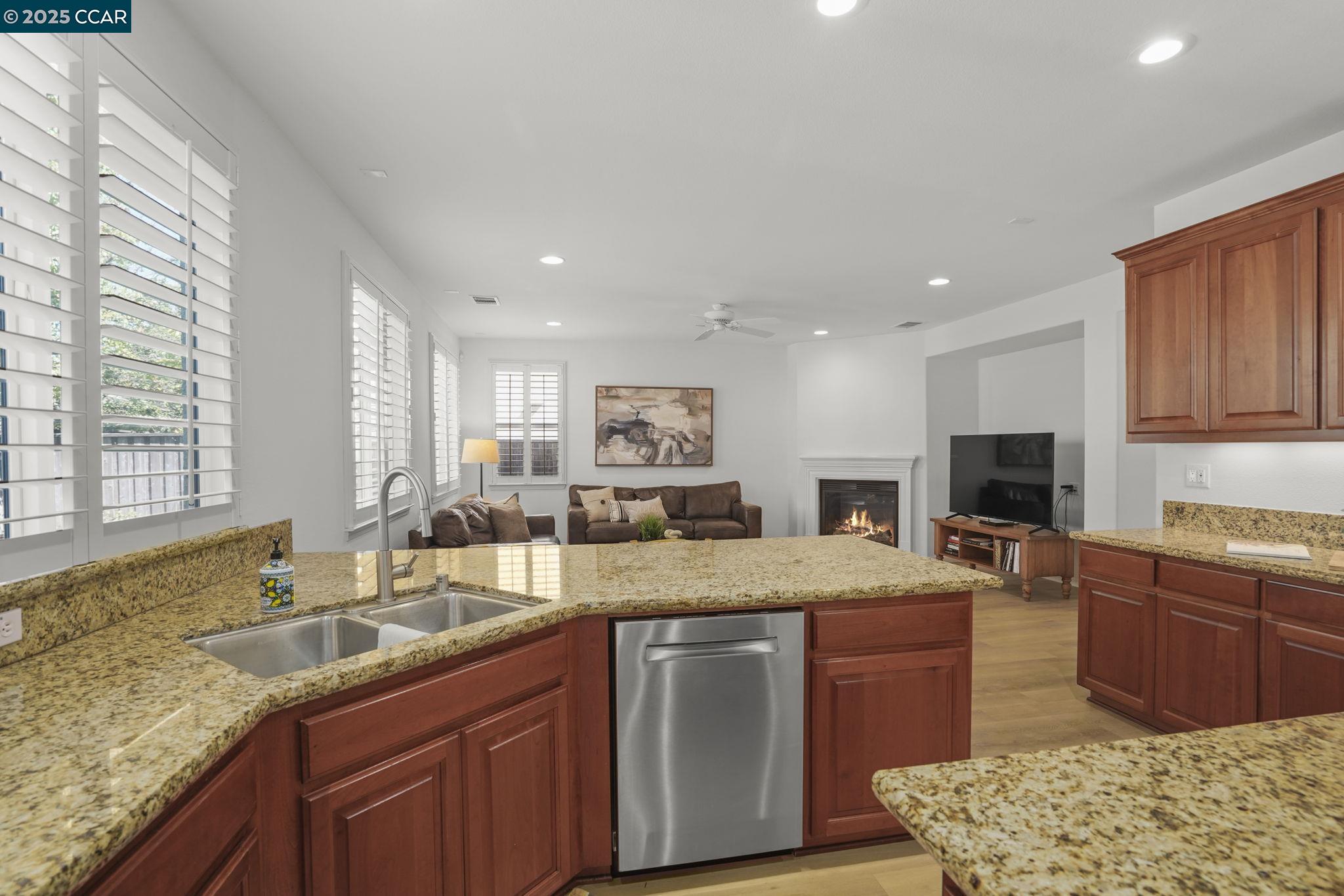 Detail Gallery Image 12 of 38 For 504 Silver Spur Ln, Oakley,  CA 94561 - 4 Beds | 3/1 Baths
