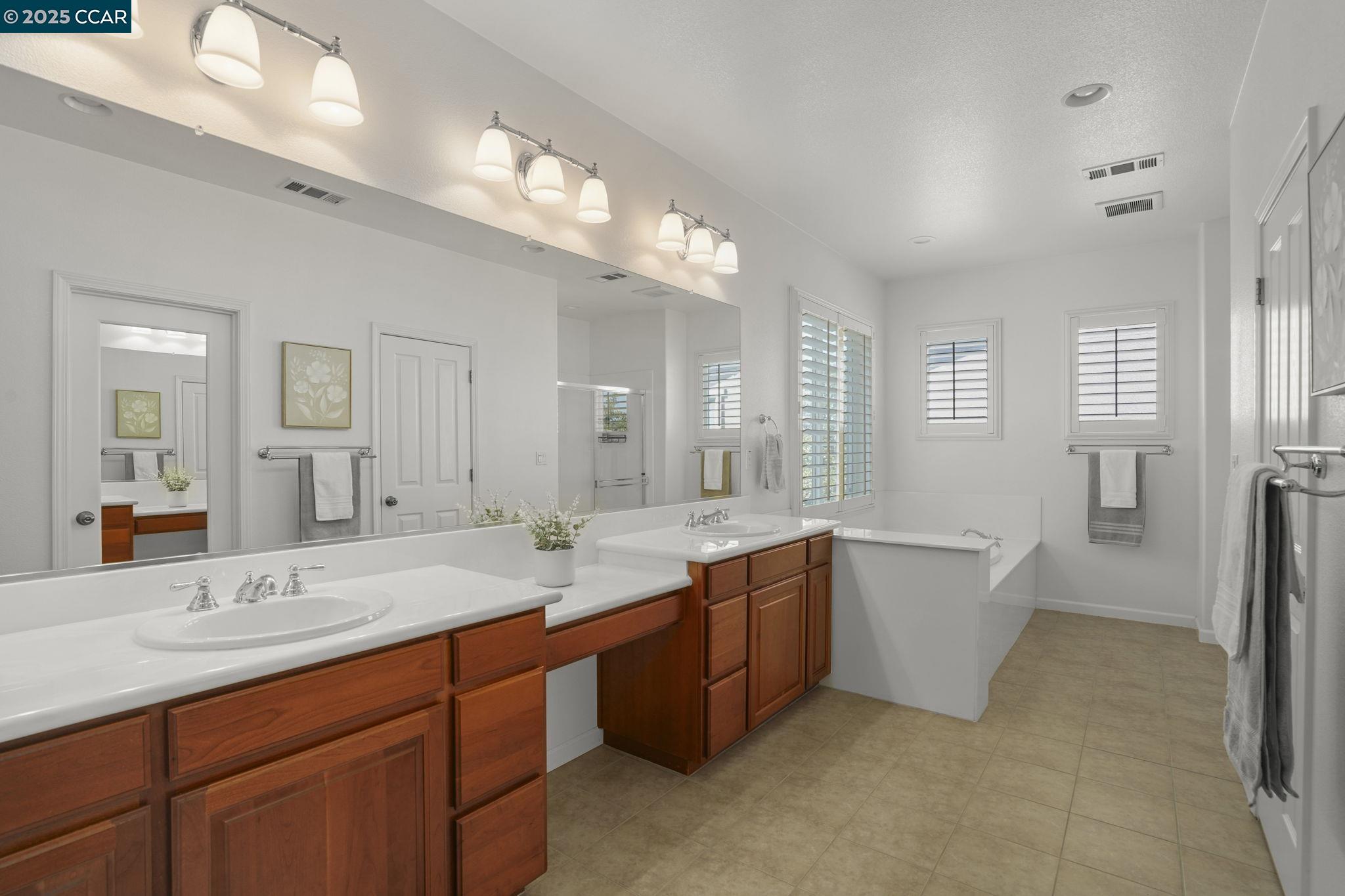 Detail Gallery Image 19 of 38 For 504 Silver Spur Ln, Oakley,  CA 94561 - 4 Beds | 3/1 Baths