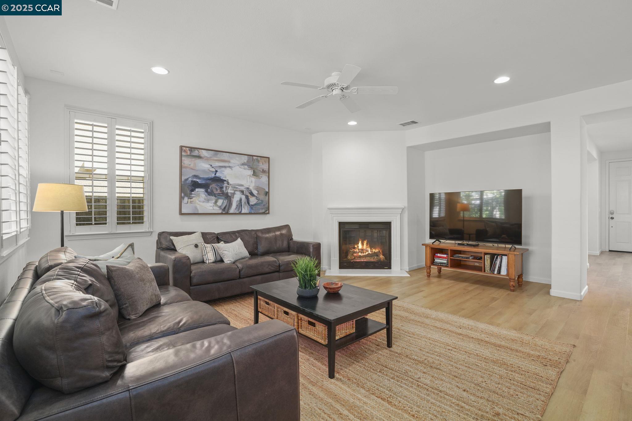 Detail Gallery Image 8 of 38 For 504 Silver Spur Ln, Oakley,  CA 94561 - 4 Beds | 3/1 Baths