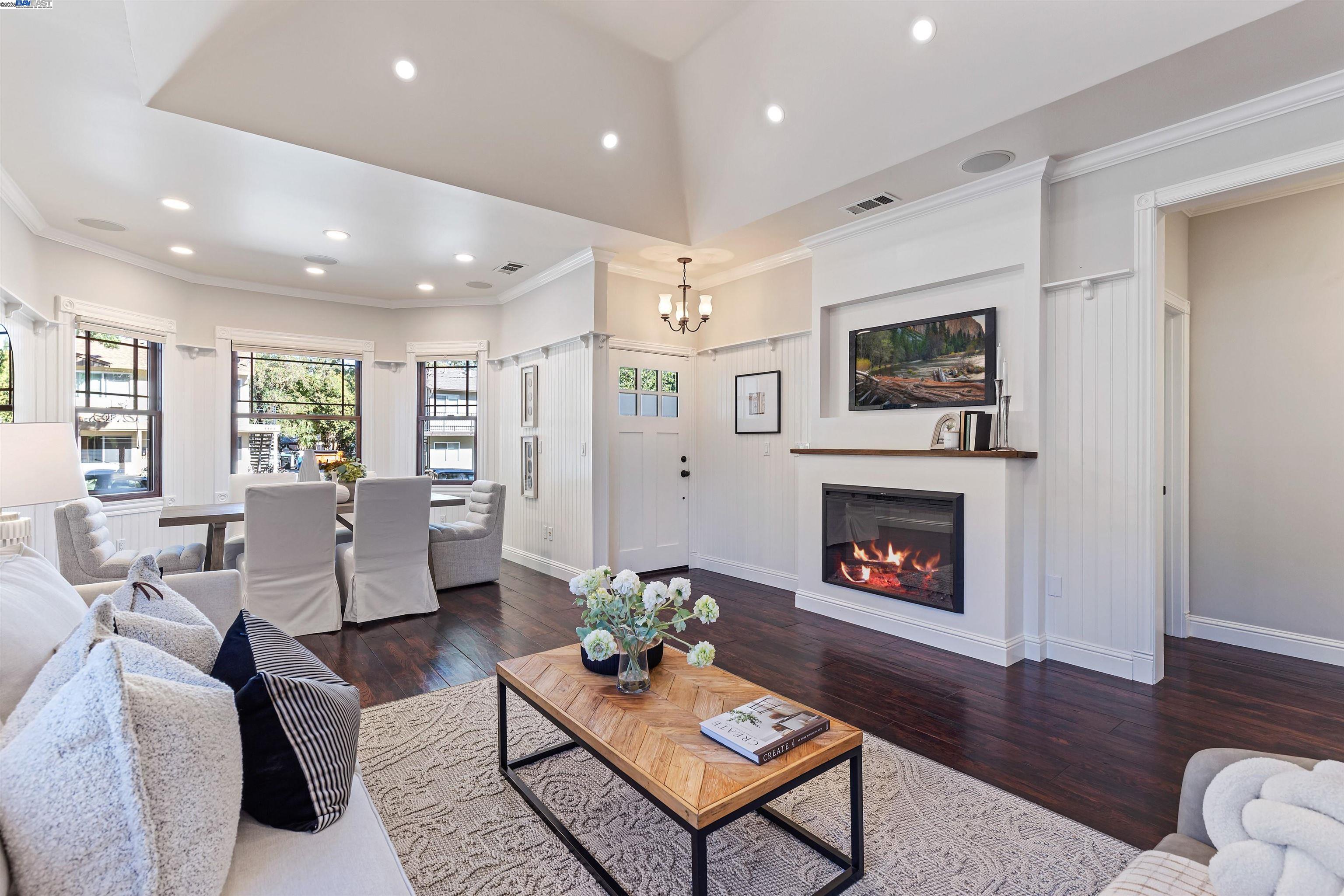 Detail Gallery Image 12 of 52 For 4463 Pleasanton Ave, Pleasanton,  CA 94566 - 3 Beds | 2/1 Baths
