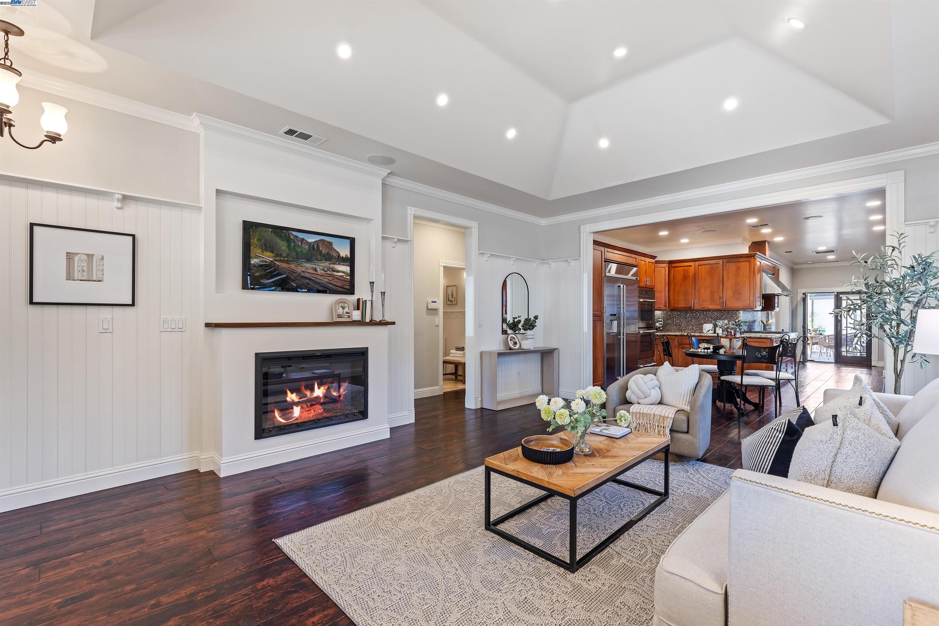 Detail Gallery Image 13 of 52 For 4463 Pleasanton Ave, Pleasanton,  CA 94566 - 3 Beds | 2/1 Baths