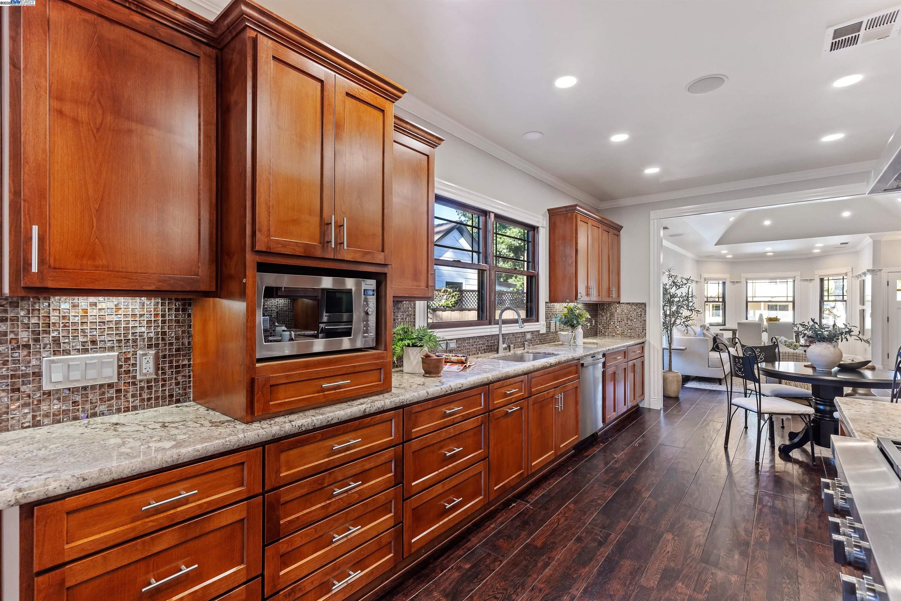 Detail Gallery Image 19 of 52 For 4463 Pleasanton Ave, Pleasanton,  CA 94566 - 3 Beds | 2/1 Baths