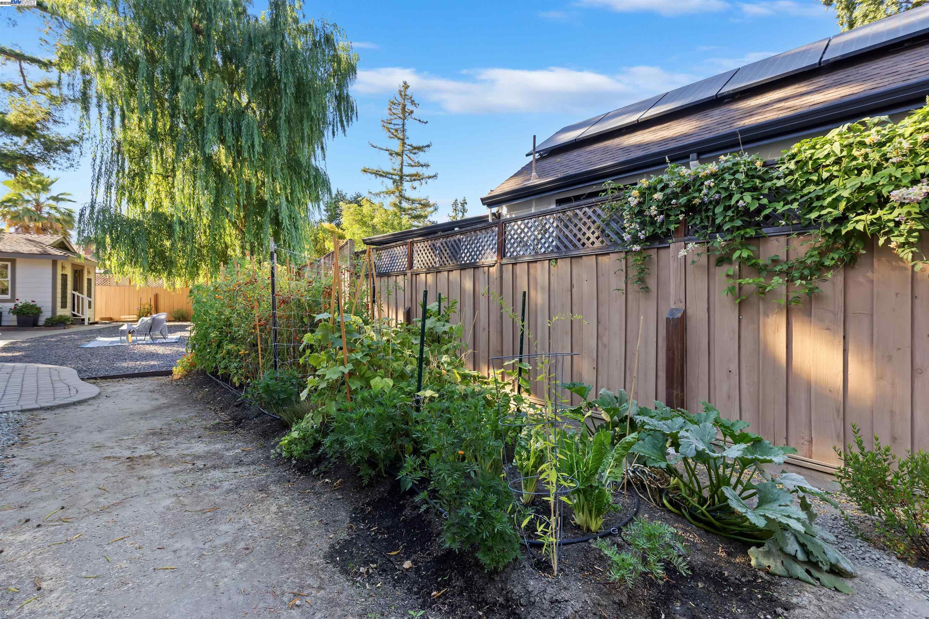 Detail Gallery Image 40 of 52 For 4463 Pleasanton Ave, Pleasanton,  CA 94566 - 3 Beds | 2/1 Baths