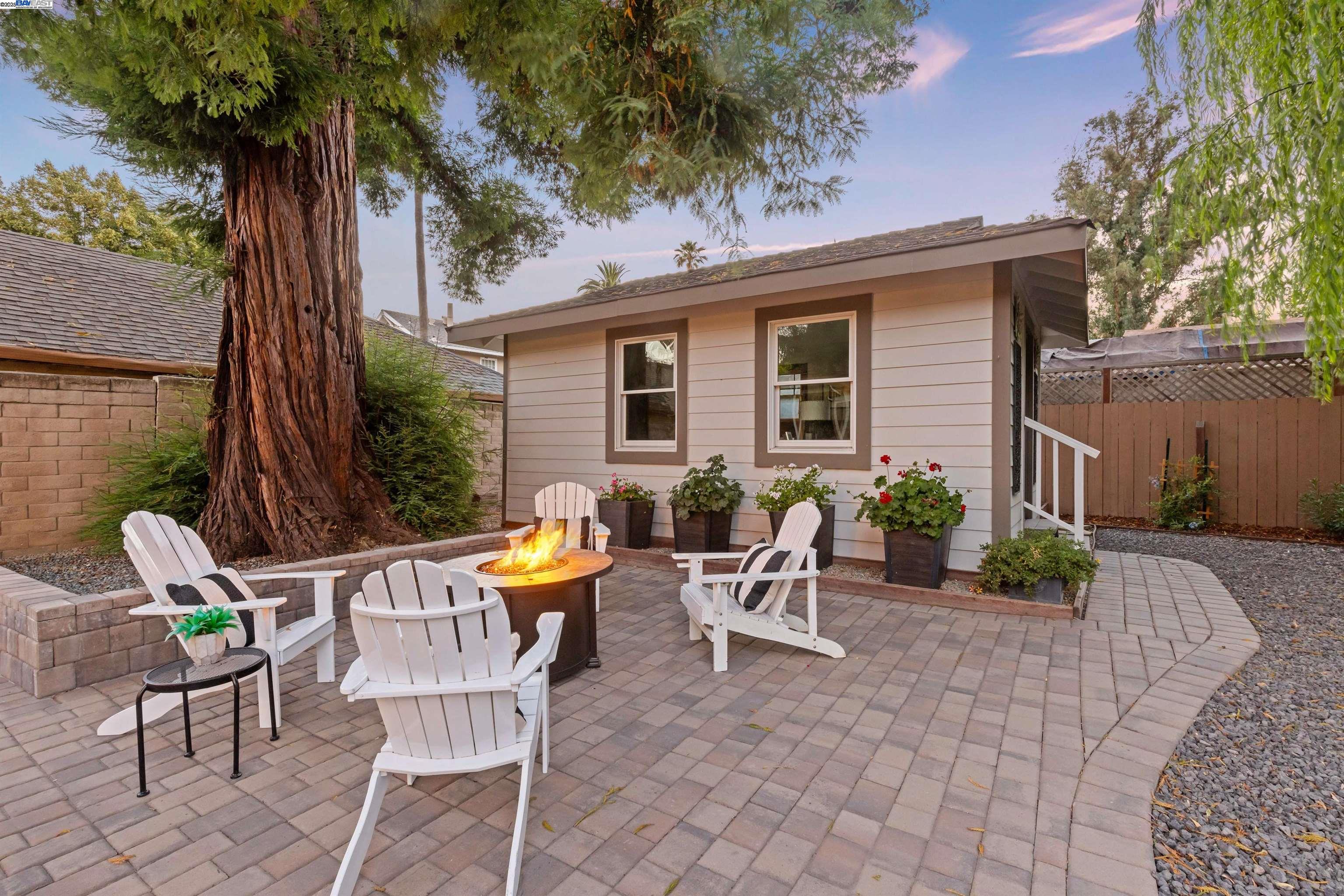 Detail Gallery Image 44 of 52 For 4463 Pleasanton Ave, Pleasanton,  CA 94566 - 3 Beds | 2/1 Baths