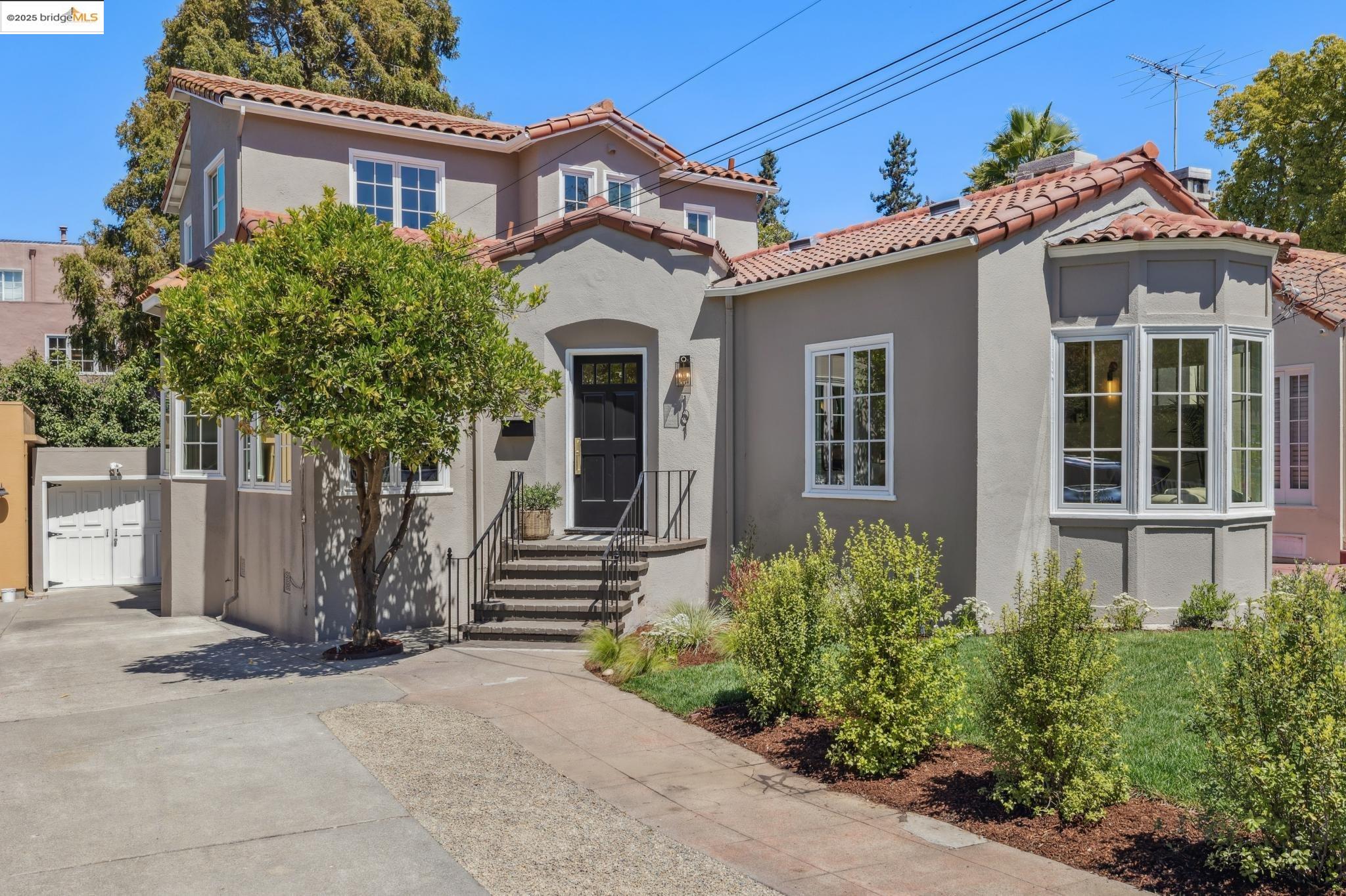 Detail Gallery Image 2 of 60 For 101 Palm Dr, Piedmont,  CA 94610 - 5 Beds | 3 Baths
