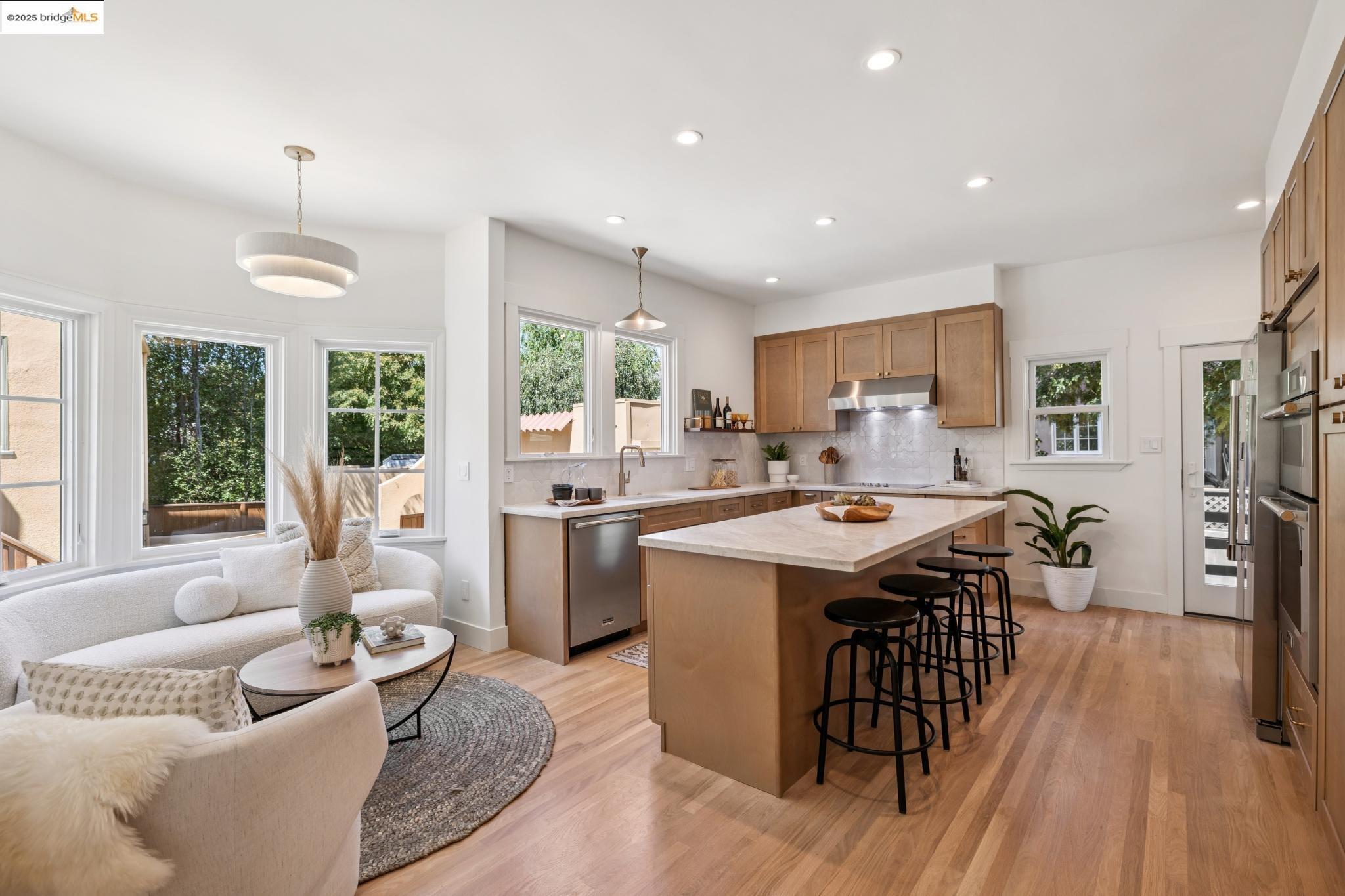 Detail Gallery Image 14 of 60 For 101 Palm Dr, Piedmont,  CA 94610 - 5 Beds | 3 Baths